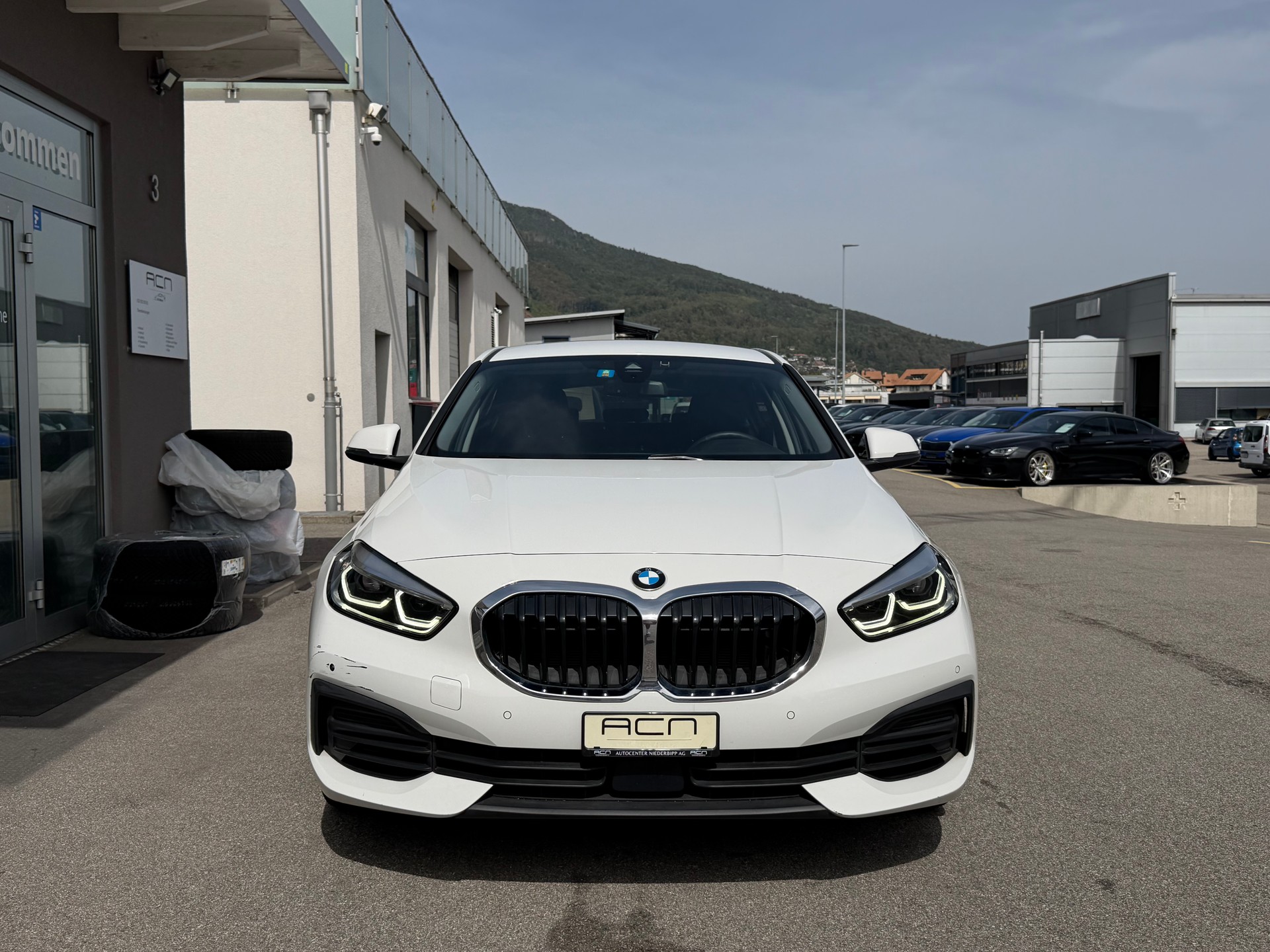 BMW 120i Steptronic-showroom-element-1