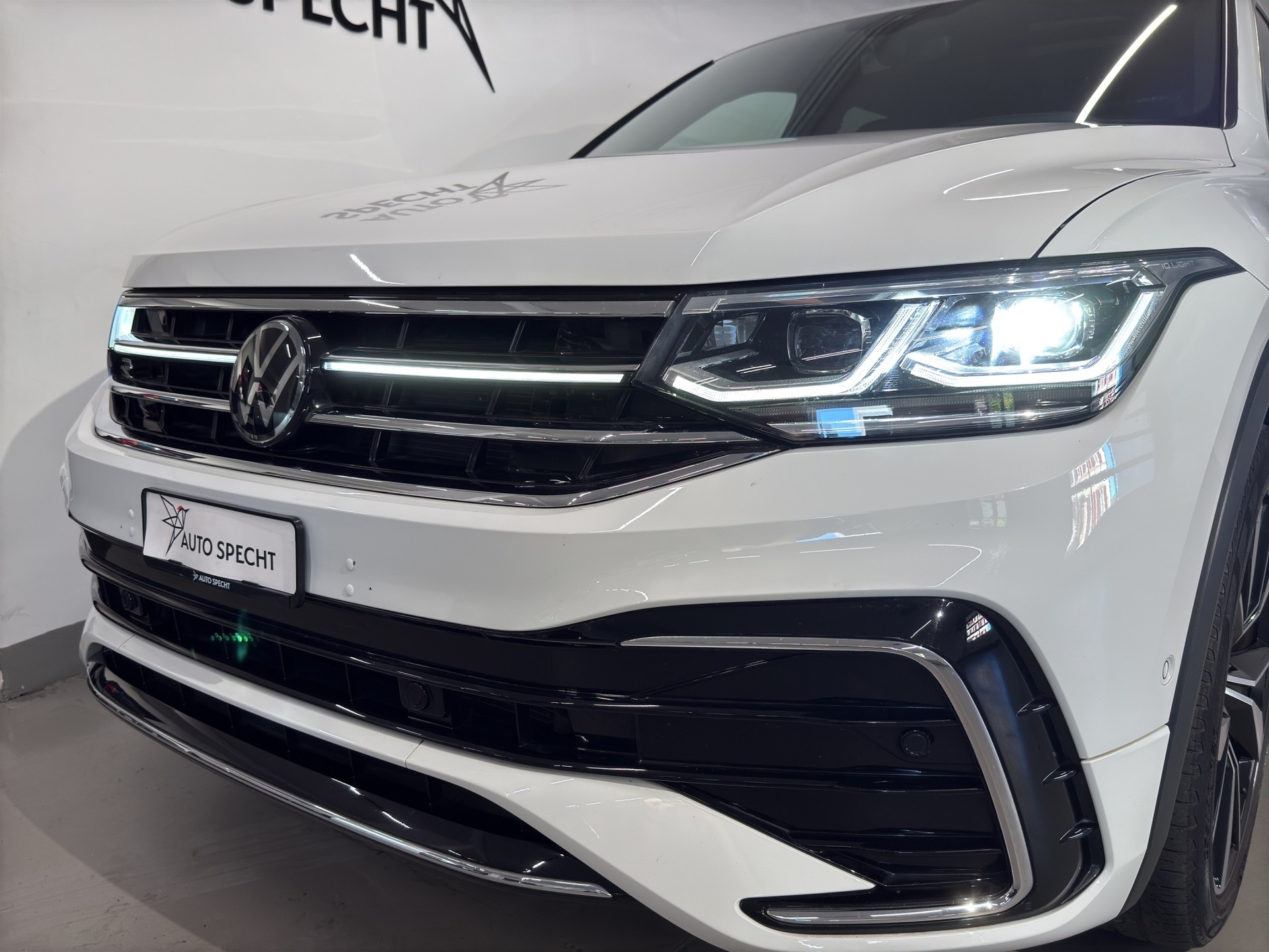 VW Tiguan Allspace 2.0TSI R-Line 4Motion DSG-showroom-element-3