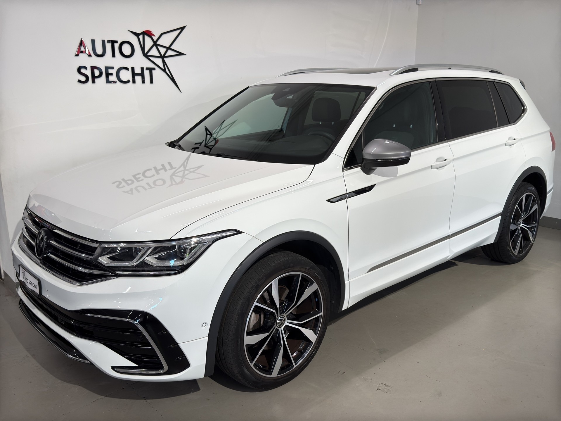 VW Tiguan Allspace 2.0TSI R-Line 4Motion DSG-showroom-element-1