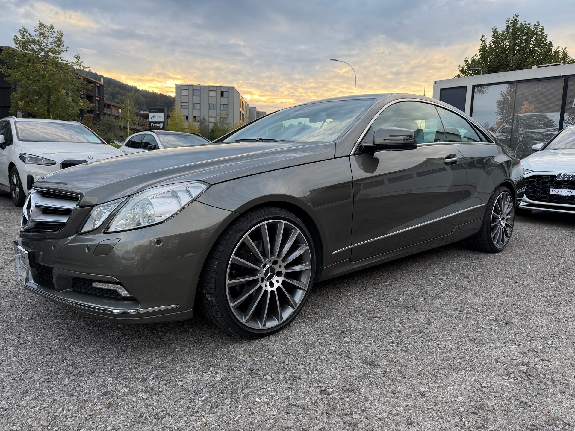 MERCEDES-BENZ E 200 CGI BlueEfficiency Automatic-image-8