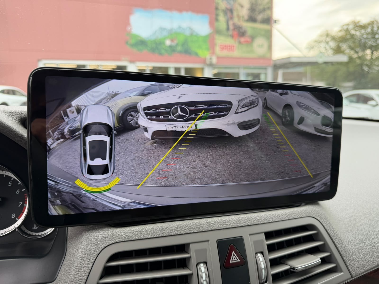 MERCEDES-BENZ E 200 CGI BlueEfficiency Automatic-image-22