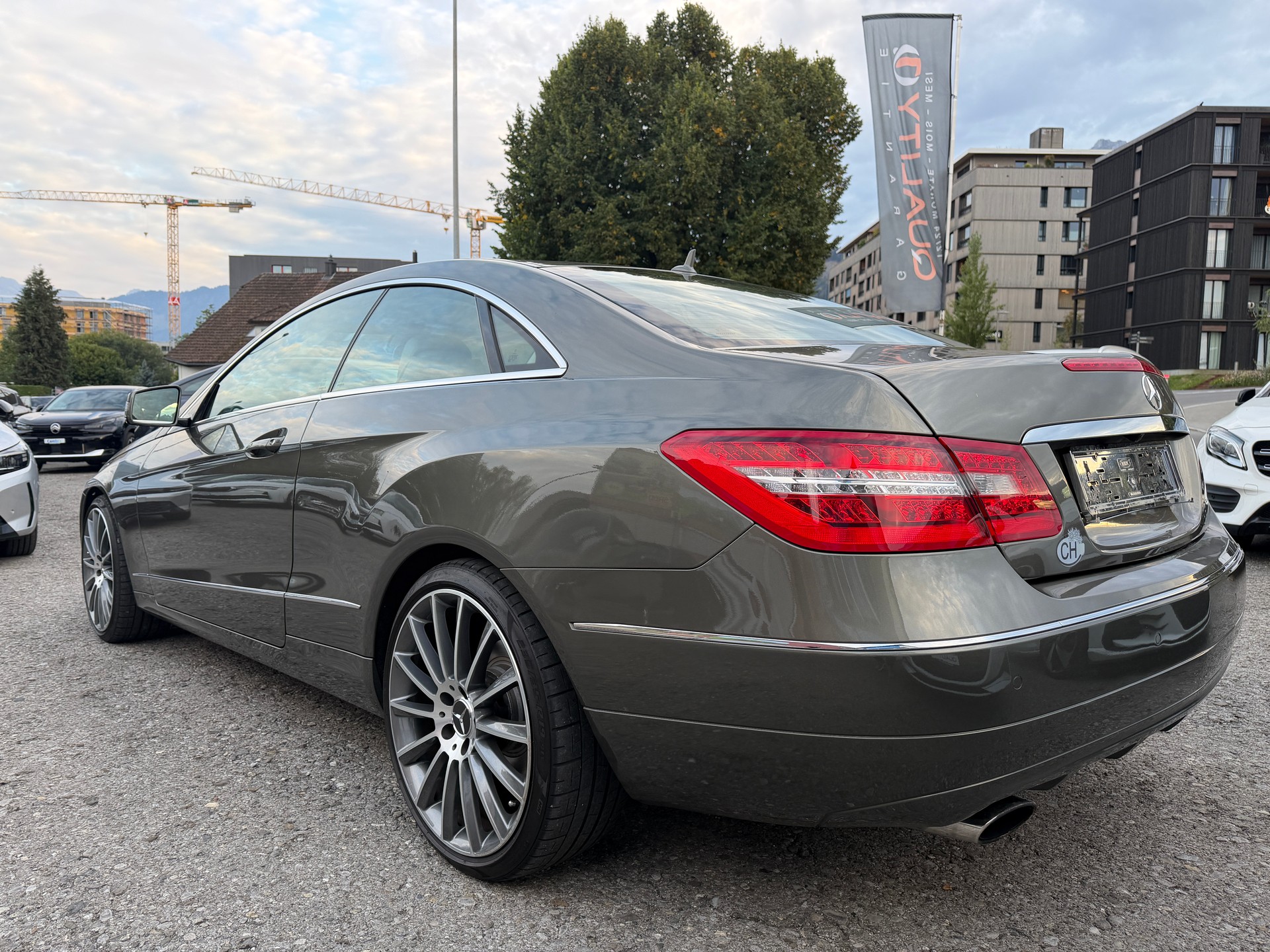 MERCEDES-BENZ E 200 CGI BlueEfficiency Automatic-showroom-element-2