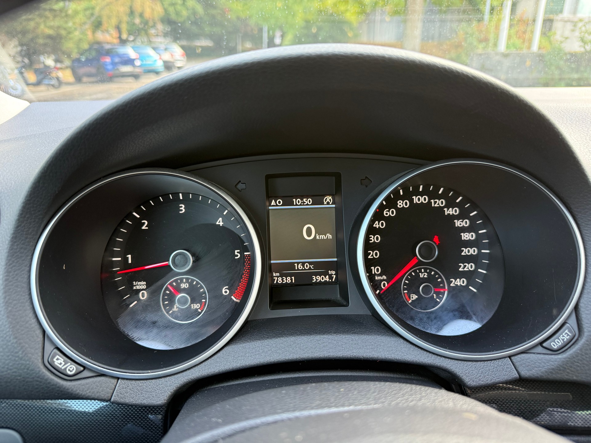 VW Golf 2.0 TDI BlueMotion Technology Team-image-6