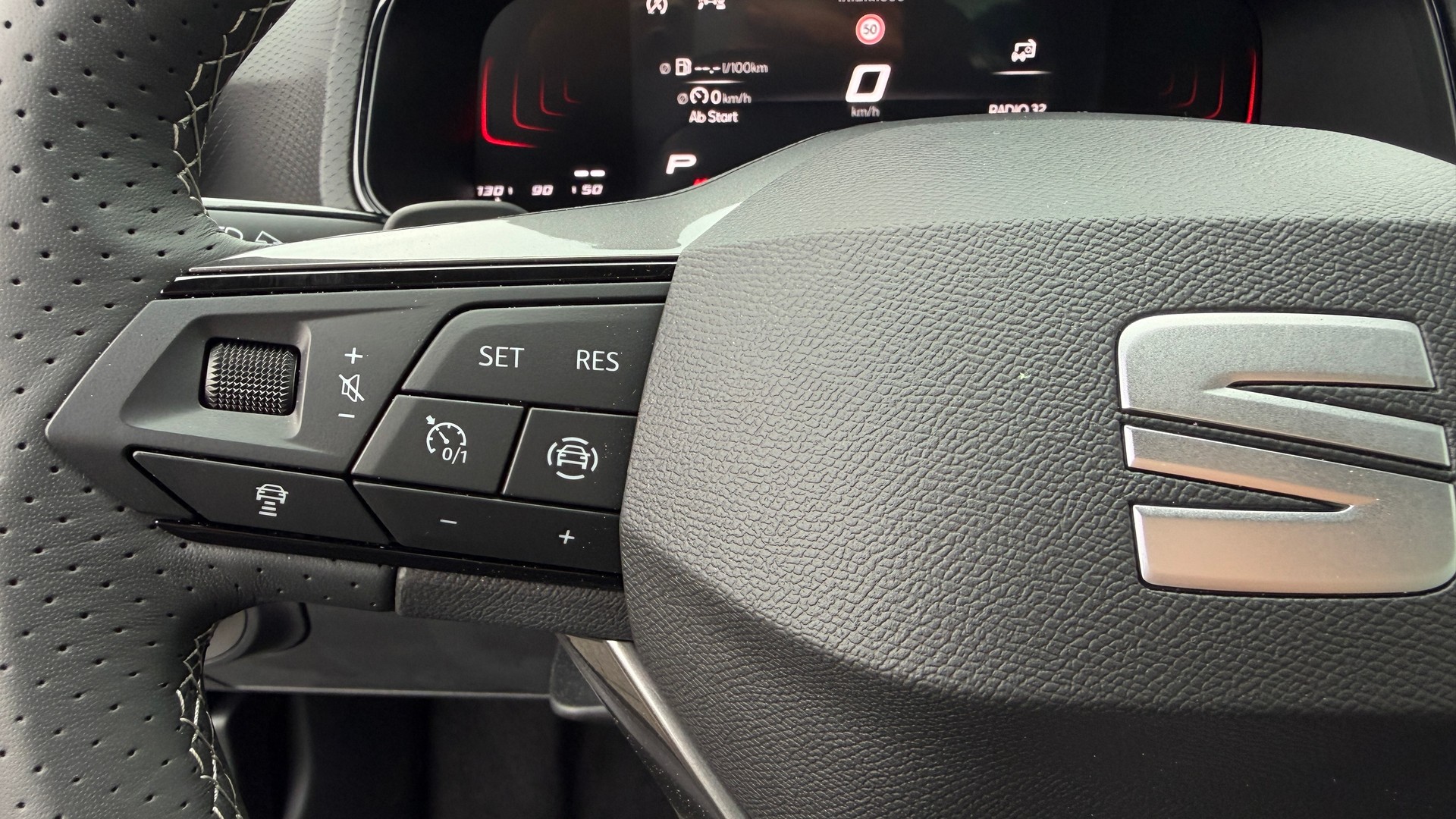 SEAT Ibiza 1.0 EcoTSI FR DSG/ Sportsitze! / Seat Neuwagen Garantie 10Jahre 200000km! / Aktion: Gratis Alu-Winterradsatz inklusive!-image-11
