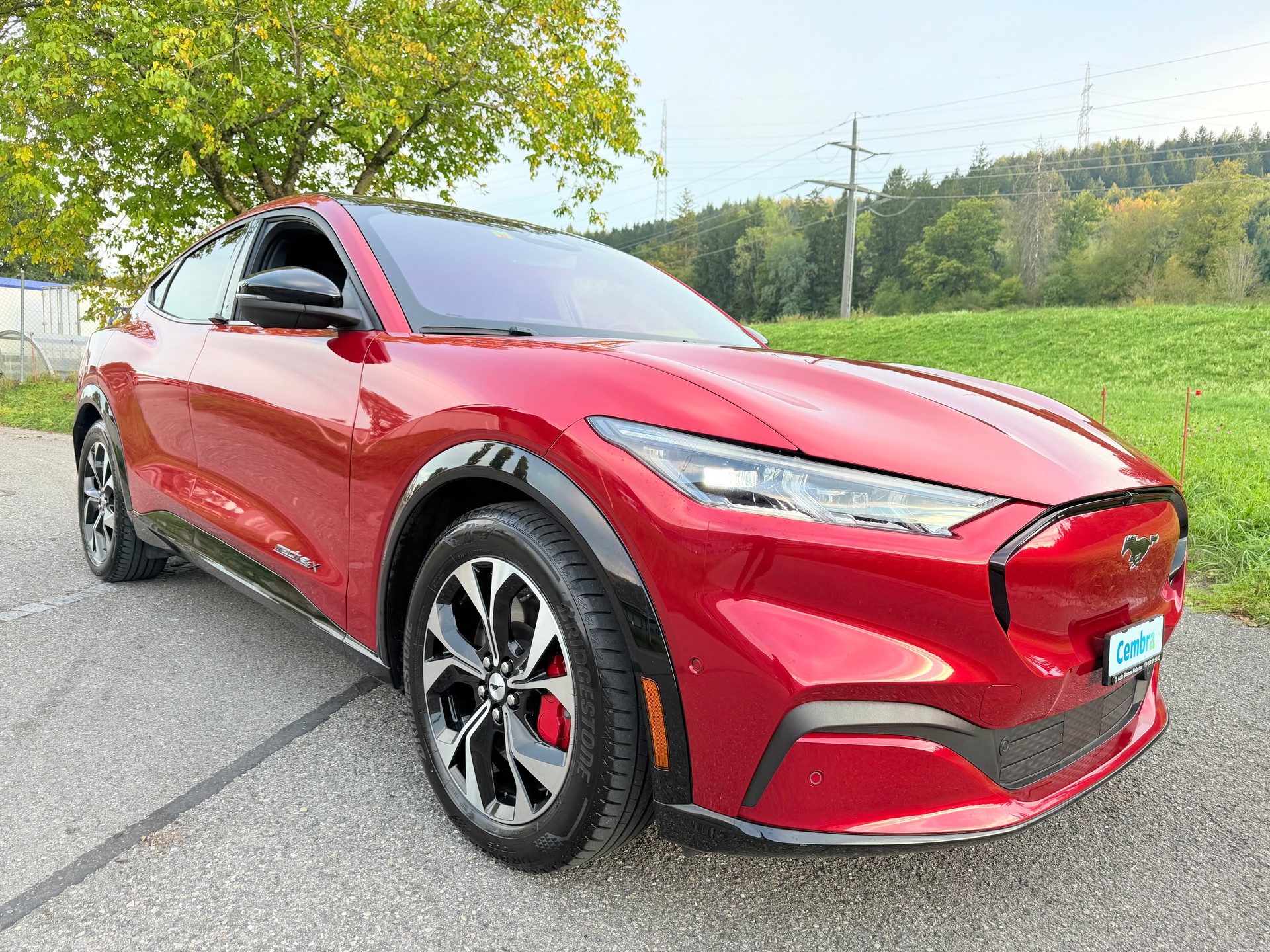 FORD 4X4 !! "MUSTANG MACH-E PREMIUM" MIT 371 PS. AWD 88 kWh. GROSSE BATTERIE !! NUR 15`500 KM !! NEUWERTIG 4X4 !! REICHWEITE 550 KM.-image-30