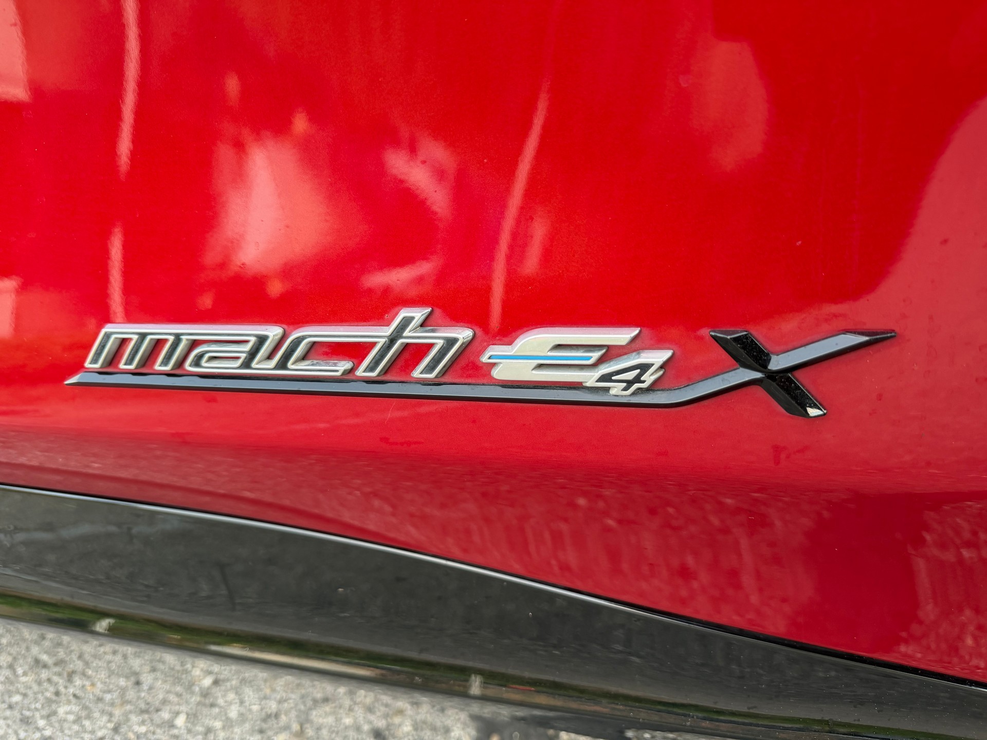 FORD 4X4 !! "MUSTANG MACH-E PREMIUM" MIT 371 PS. AWD 88 kWh. GROSSE BATTERIE !! NUR 15`500 KM !! NEUWERTIG 4X4 !! REICHWEITE 550 KM.-image-34