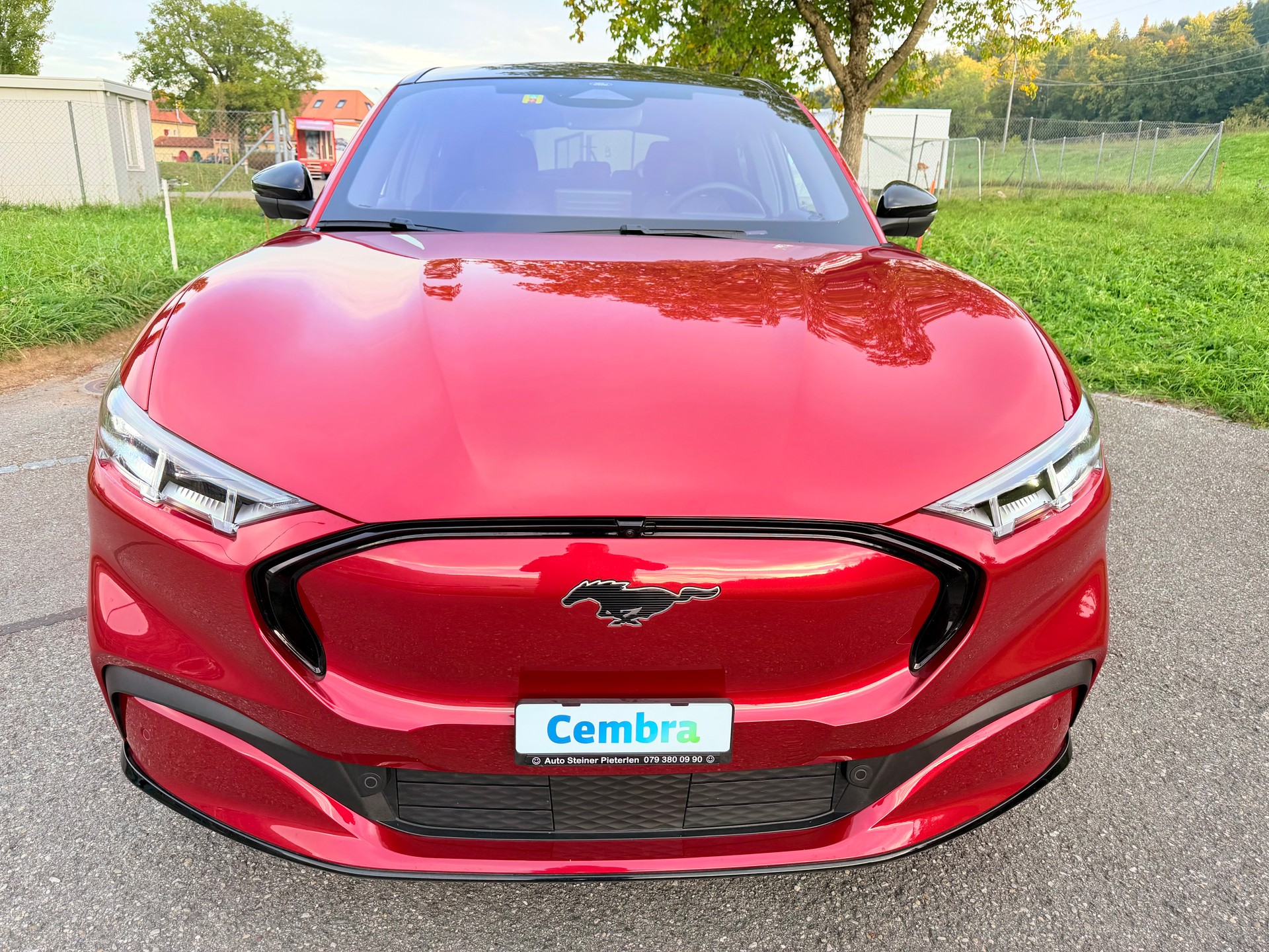 FORD 4X4 !! "MUSTANG MACH-E PREMIUM" MIT 371 PS. AWD 88 kWh. GROSSE BATTERIE !! NUR 15`500 KM !! NEUWERTIG 4X4 !! REICHWEITE 550 KM.-image-31