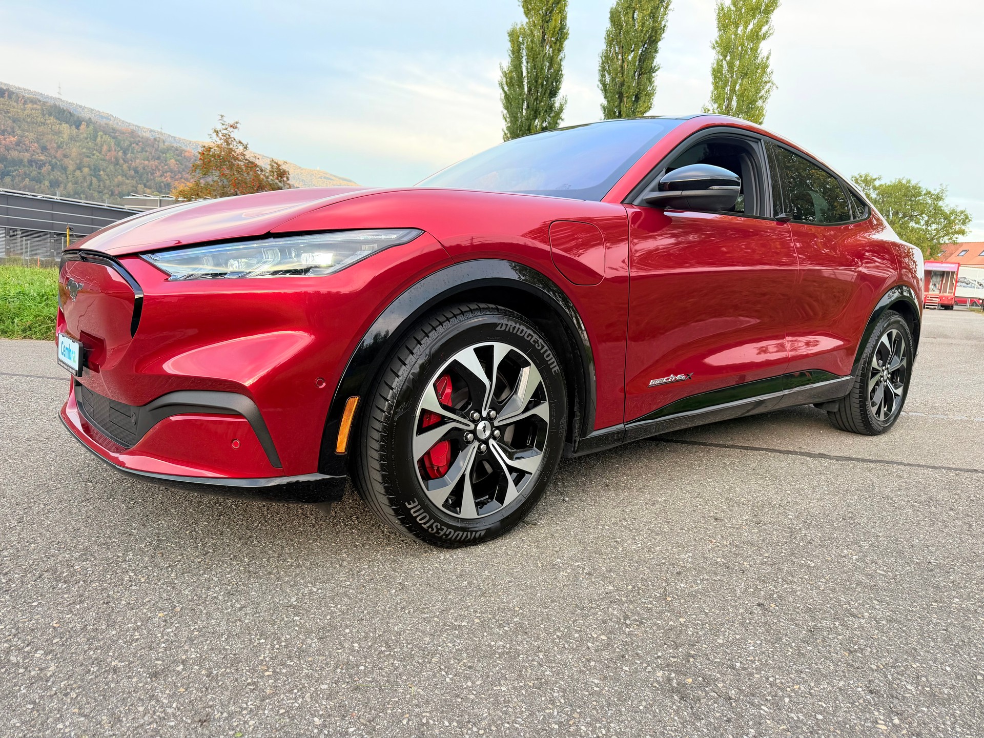 FORD 4X4 !! "MUSTANG MACH-E PREMIUM" MIT 371 PS. AWD 88 kWh. GROSSE BATTERIE !! NUR 15`500 KM !! NEUWERTIG 4X4 !! REICHWEITE 550 KM.-image-20