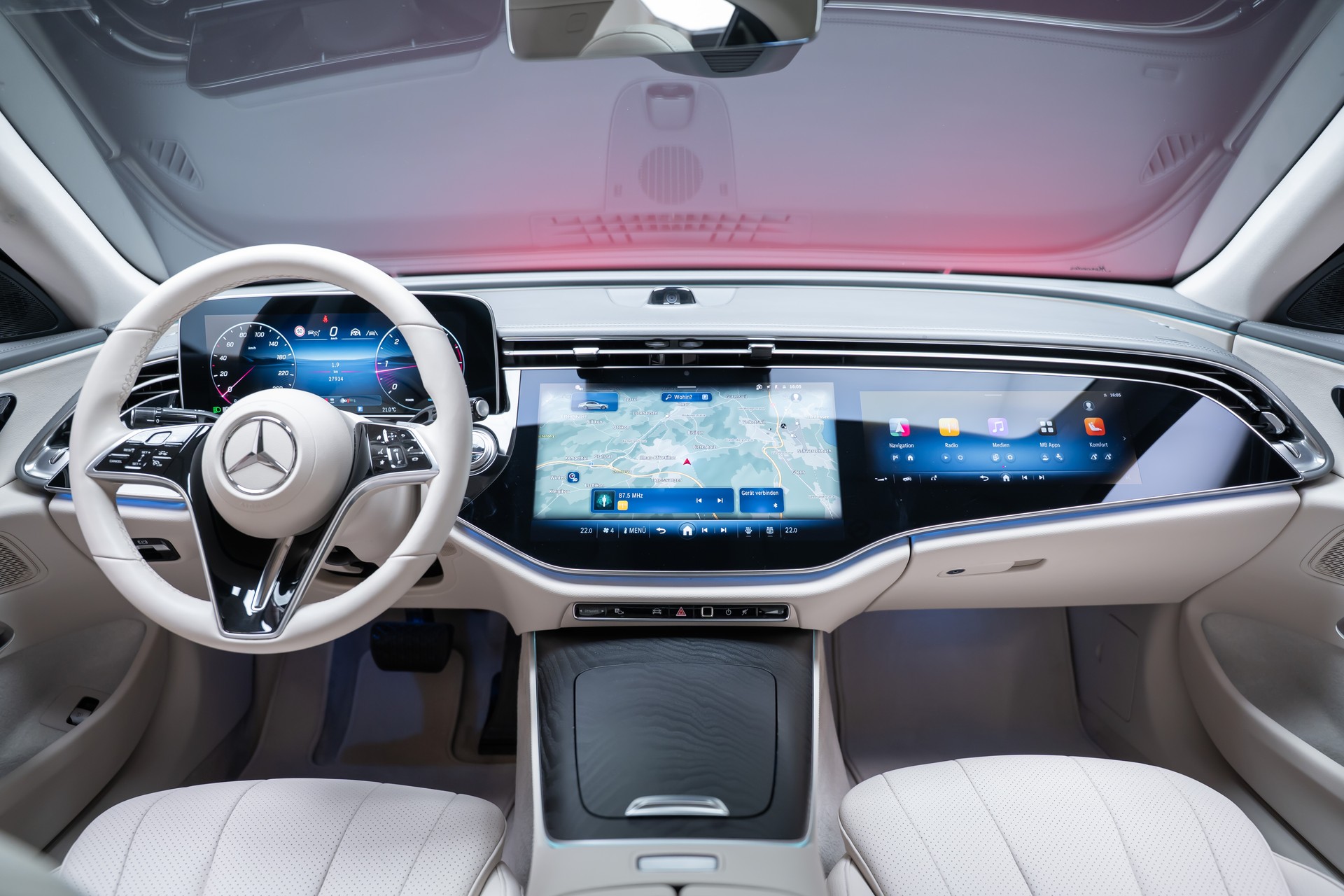 MERCEDES-BENZ E 220 d Avantgarde Limousine / Panorama-Glasdach / Hyperscreen / 360°Kamera-image-23