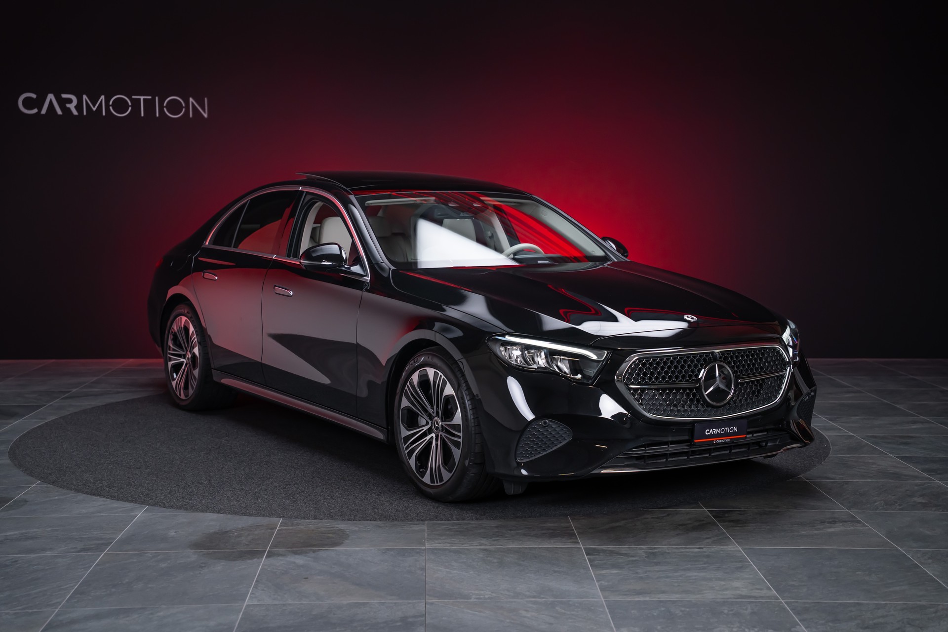 MERCEDES-BENZ E 220 d Avantgarde Limousine / Panorama-Glasdach / Hyperscreen / 360°Kamera-showroom-element-2
