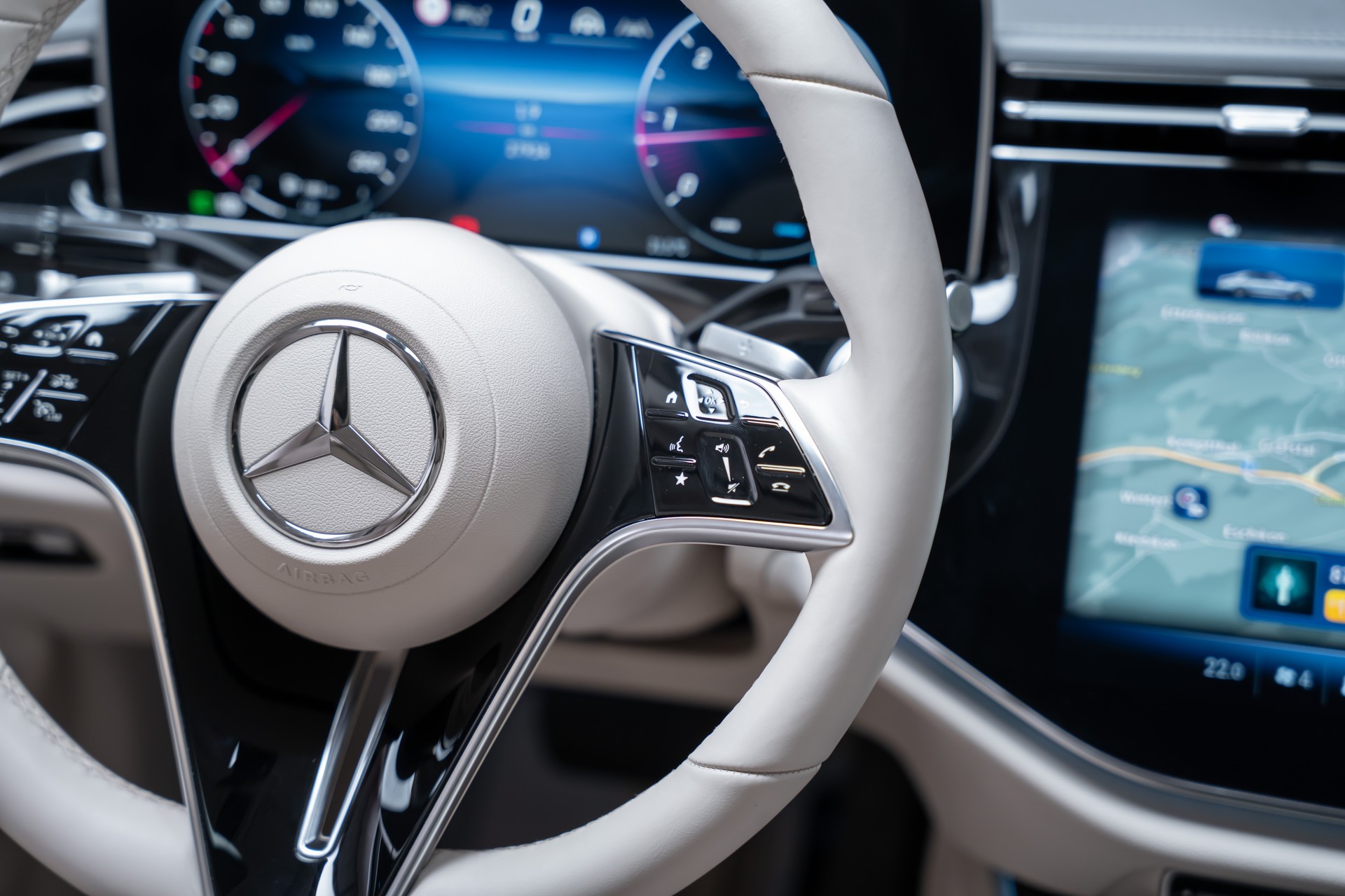 MERCEDES-BENZ E 220 d Avantgarde Limousine / Panorama-Glasdach / Hyperscreen / 360°Kamera-image-26
