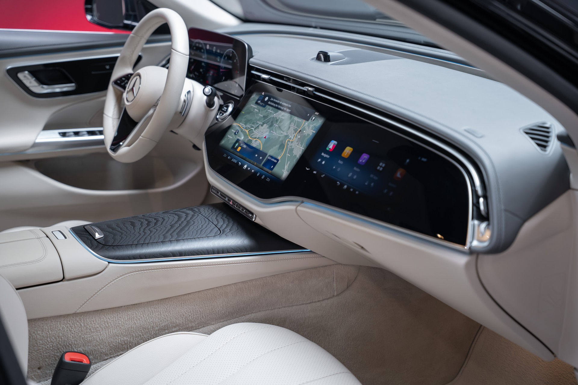 MERCEDES-BENZ E 220 d Avantgarde Limousine / Panorama-Glasdach / Hyperscreen / 360°Kamera-image-22