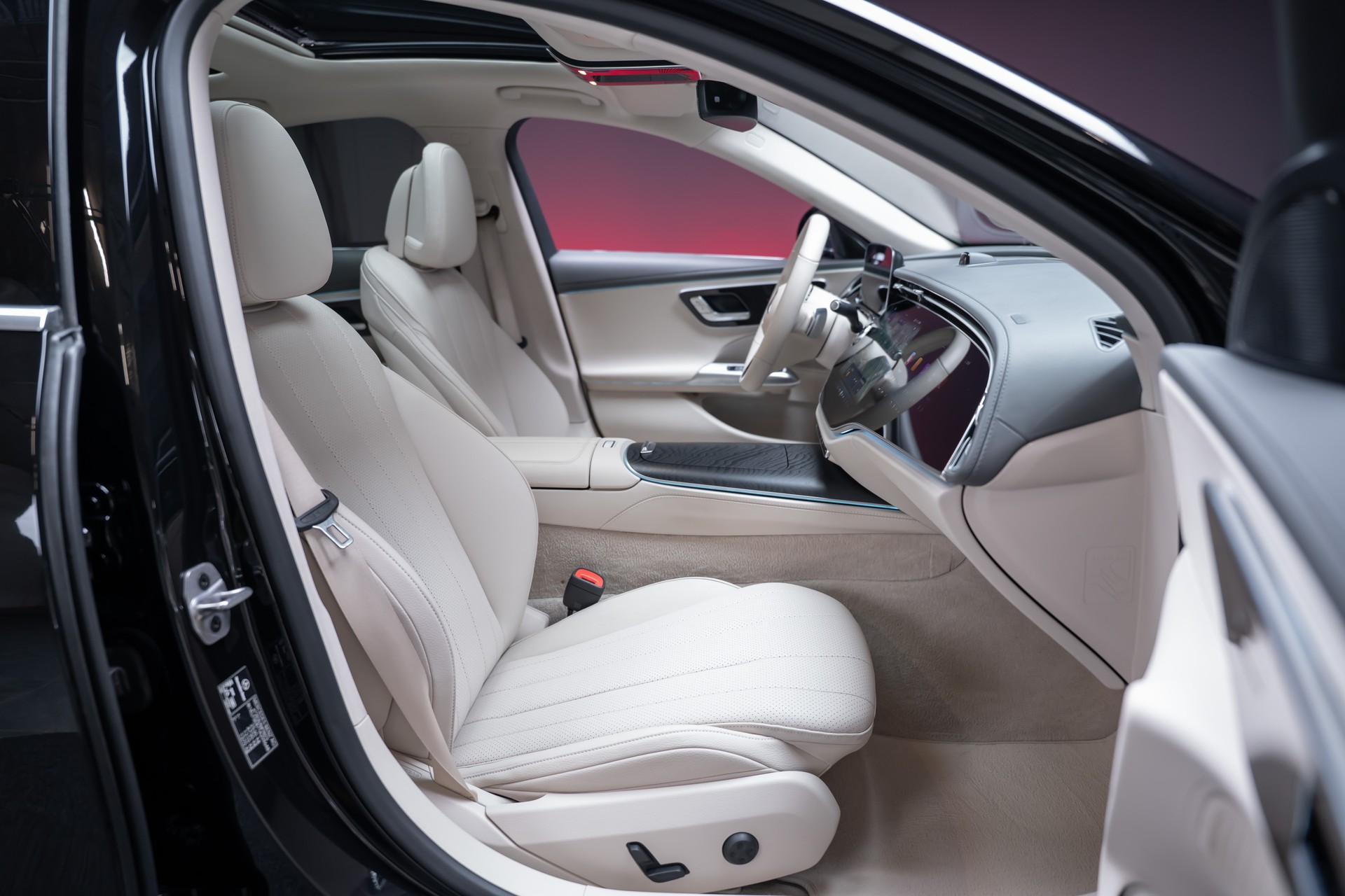 MERCEDES-BENZ E 220 d Avantgarde Limousine / Panorama-Glasdach / Hyperscreen / 360°Kamera-image-21