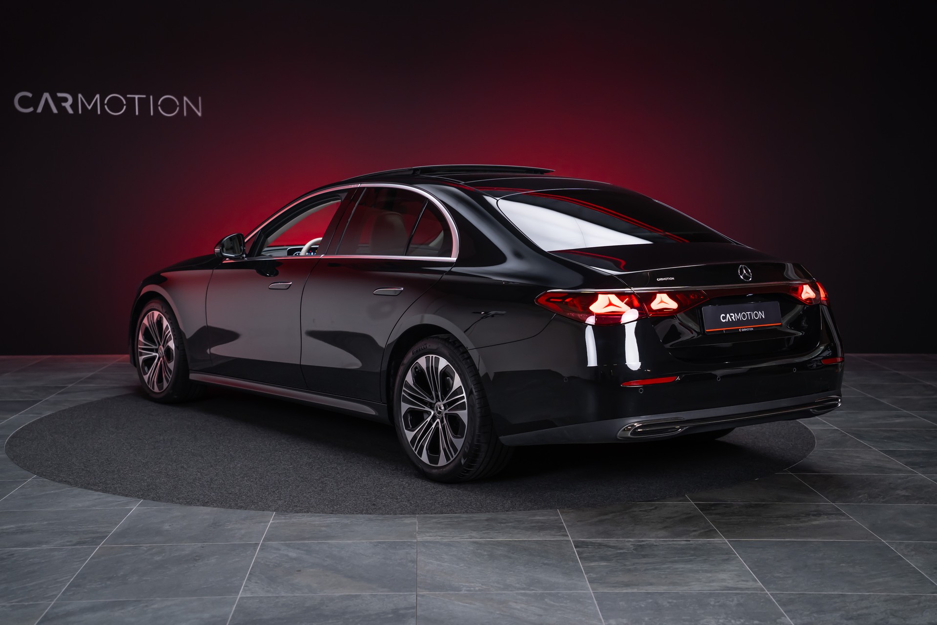 MERCEDES-BENZ E 220 d Avantgarde Limousine / Panorama-Glasdach / Hyperscreen / 360°Kamera-image-9