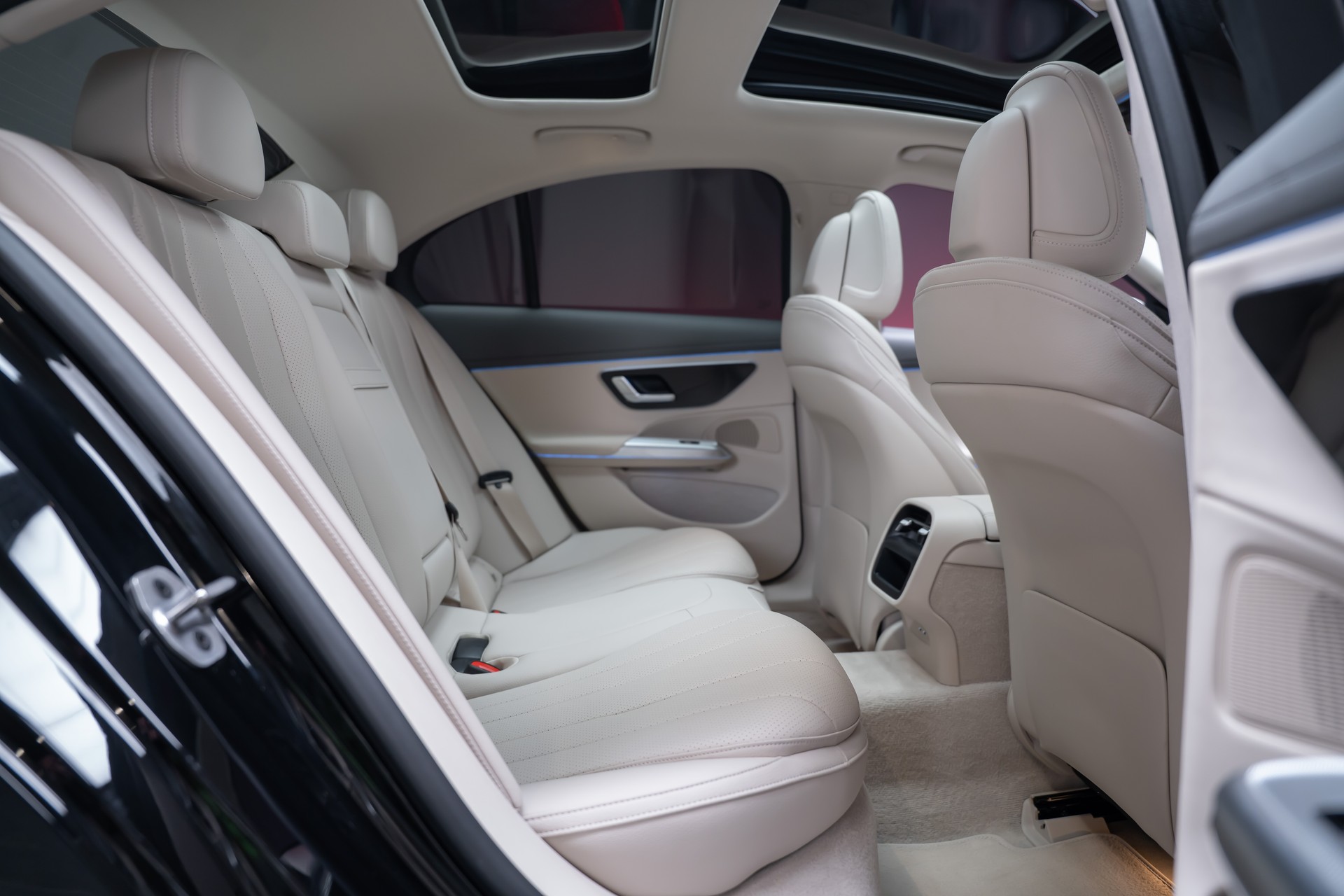 MERCEDES-BENZ E 220 d Avantgarde Limousine / Panorama-Glasdach / Hyperscreen / 360°Kamera-image-19