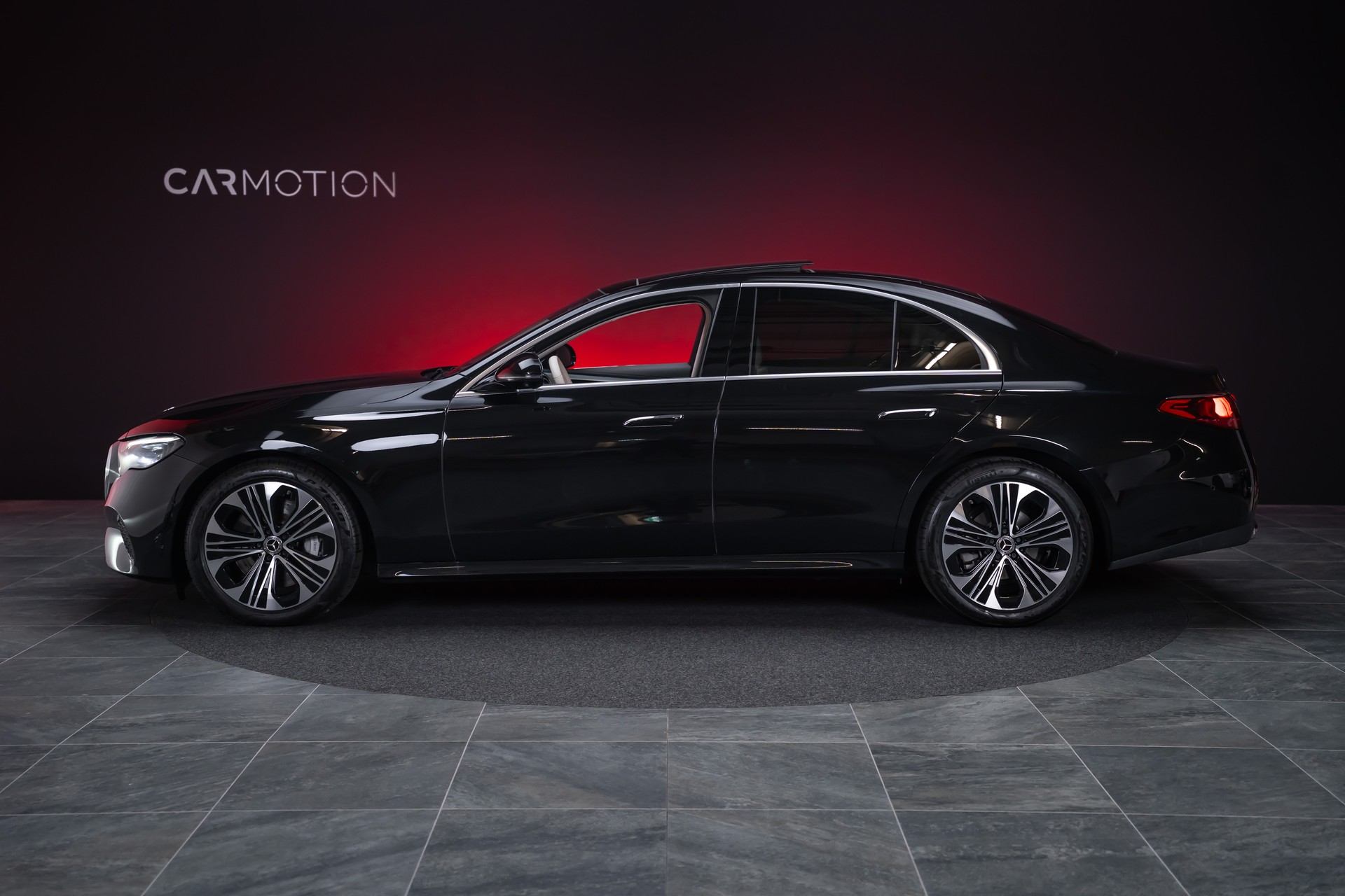 MERCEDES-BENZ E 220 d Avantgarde Limousine / Panorama-Glasdach / Hyperscreen / 360°Kamera-image-10