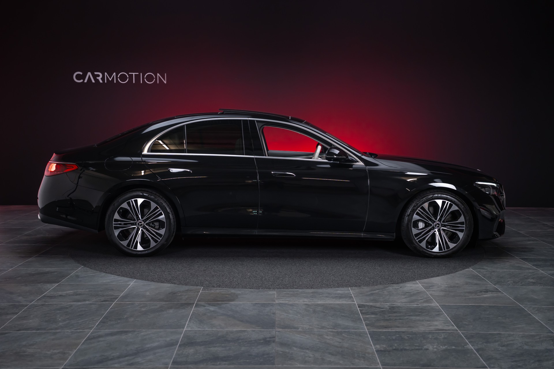 MERCEDES-BENZ E 220 d Avantgarde Limousine / Panorama-Glasdach / Hyperscreen / 360°Kamera-showroom-element-3