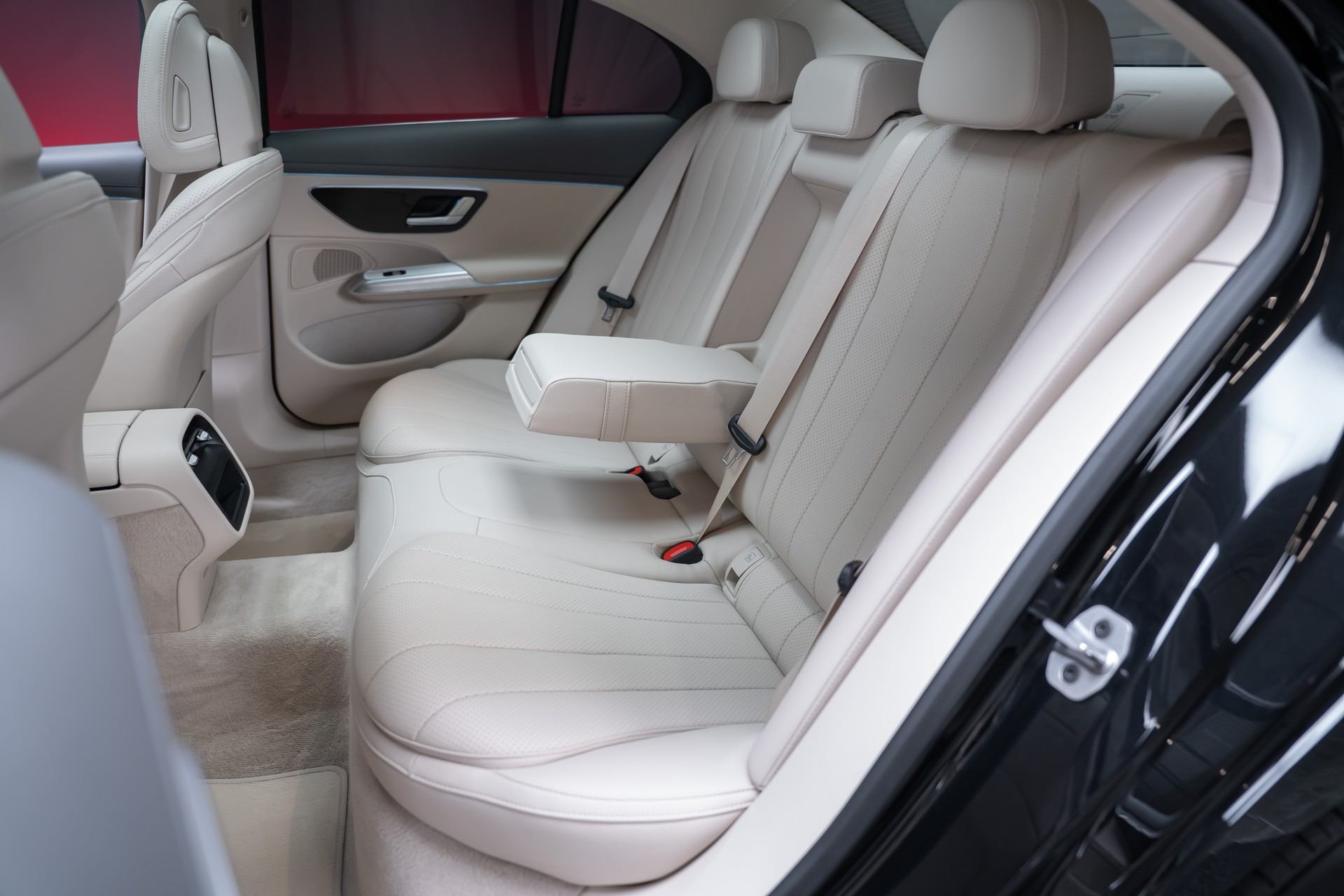 MERCEDES-BENZ E 220 d Avantgarde Limousine / Panorama-Glasdach / Hyperscreen / 360°Kamera-image-18