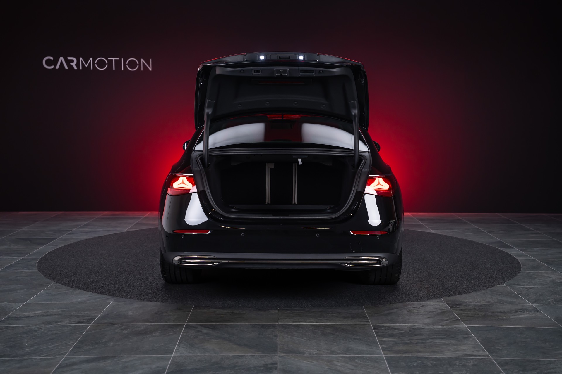 MERCEDES-BENZ E 220 d Avantgarde Limousine / Panorama-Glasdach / Hyperscreen / 360°Kamera-image-8