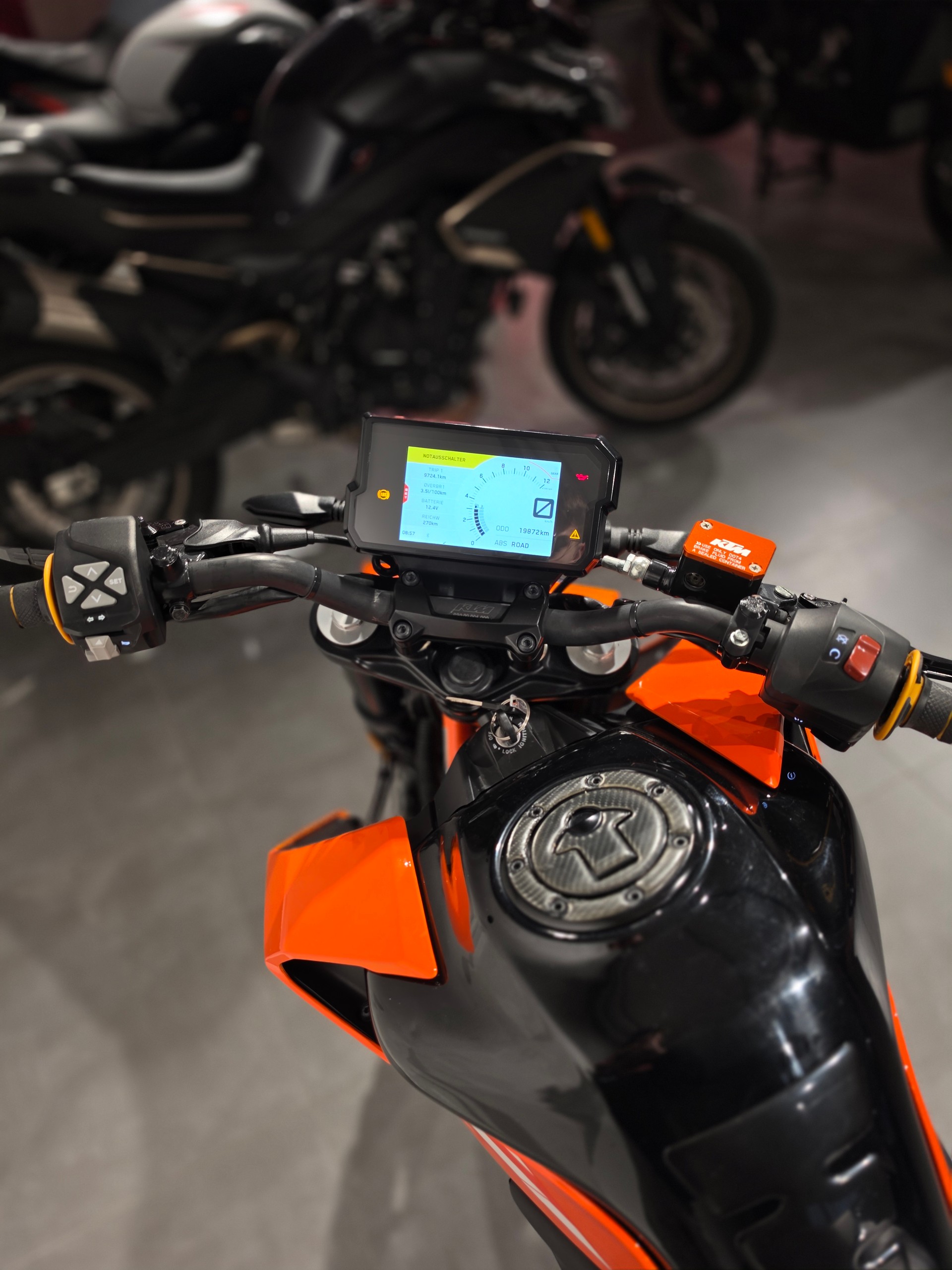 KTM 390 Duke ABS-image-4