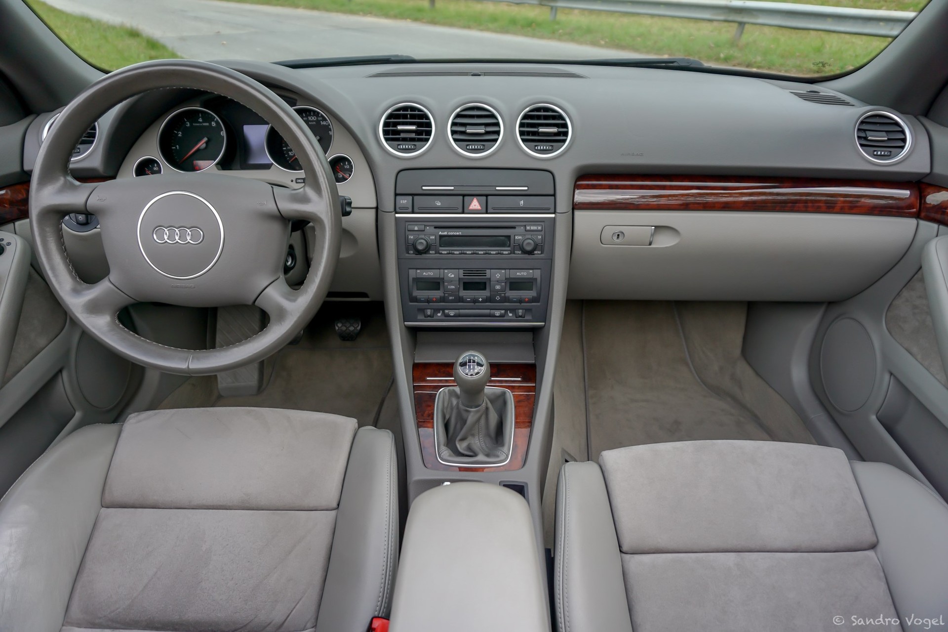 AUDI A4 Cabriolet 1.8 Turbo-image-9