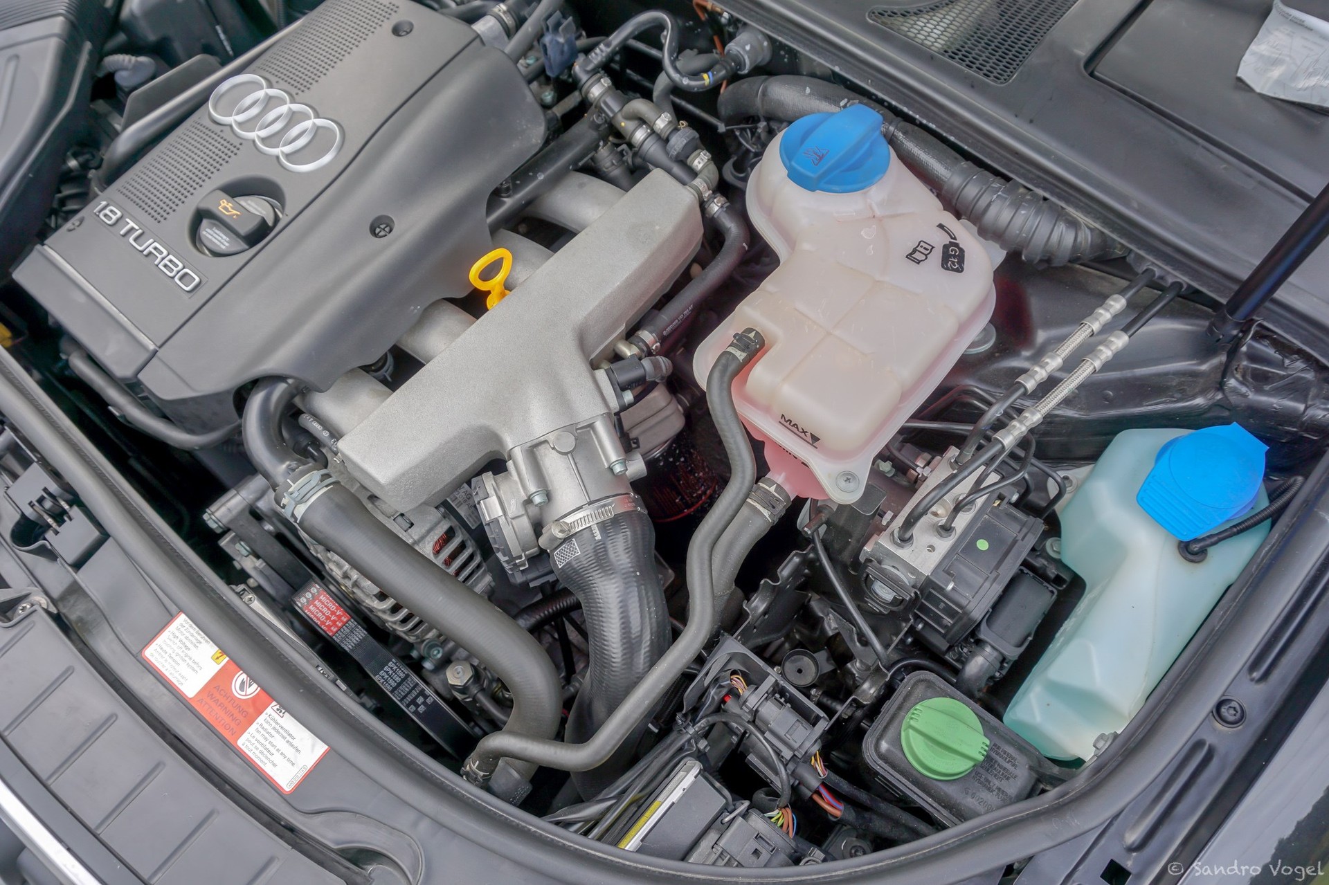 AUDI A4 Cabriolet 1.8 Turbo-image-13