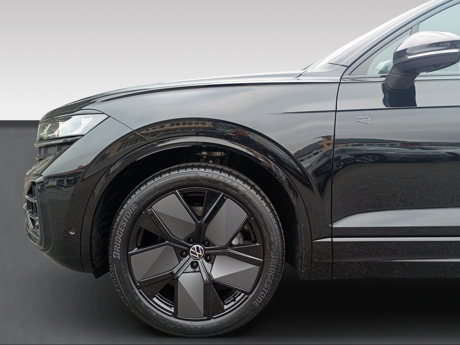 VW Touareg 3.0 TSI R-Line Tiptronic-showroom-element-2