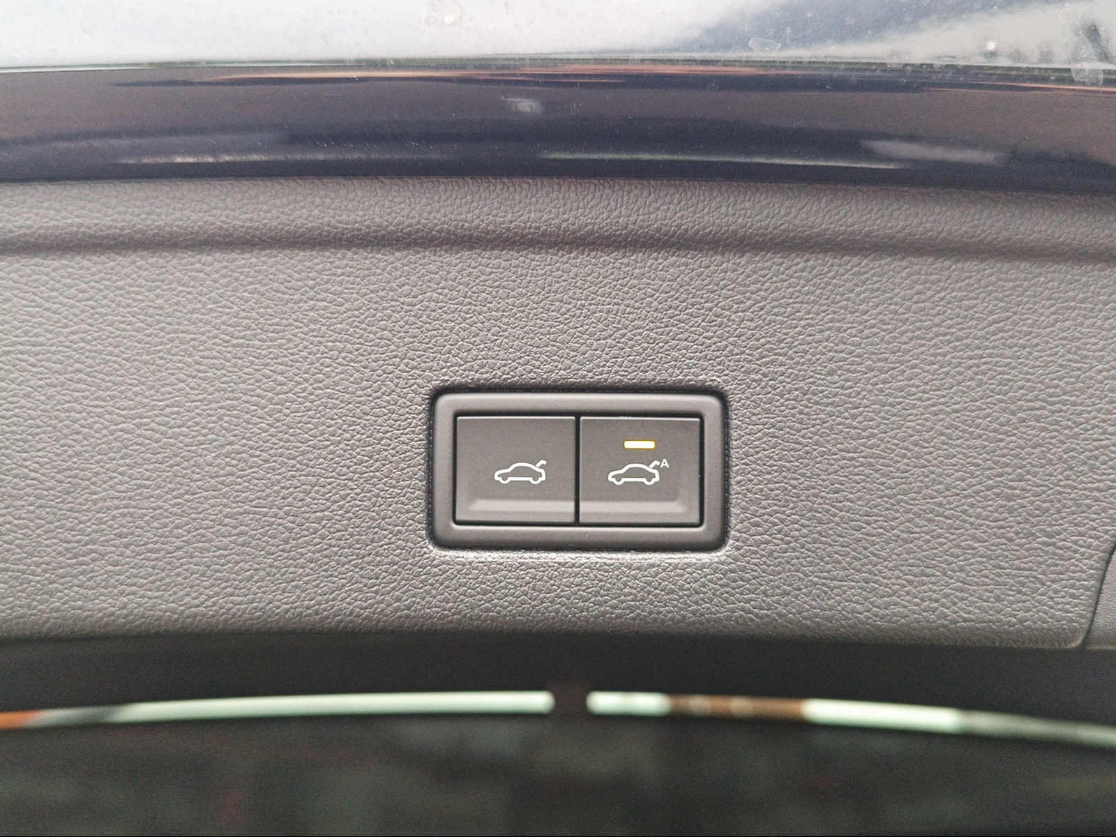 VW Touareg 3.0 TSI R-Line Tiptronic-image-11