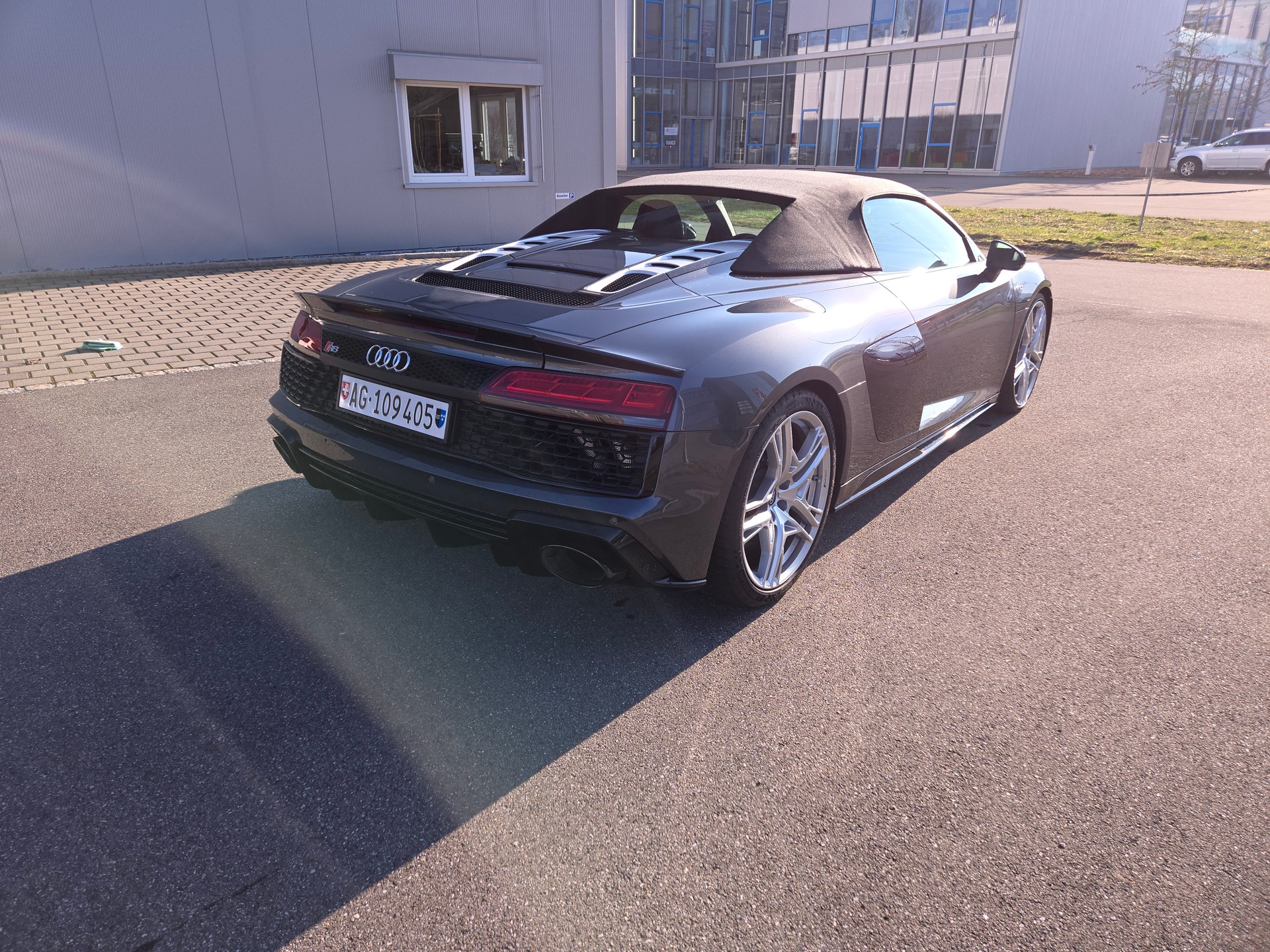 AUDI R8 Spyder performance S-Tronic-image-4