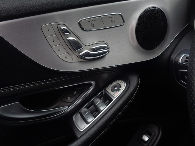 MERCEDES-BENZ C 200 AMG Line Cabriolet 9G-Tronic-image-9
