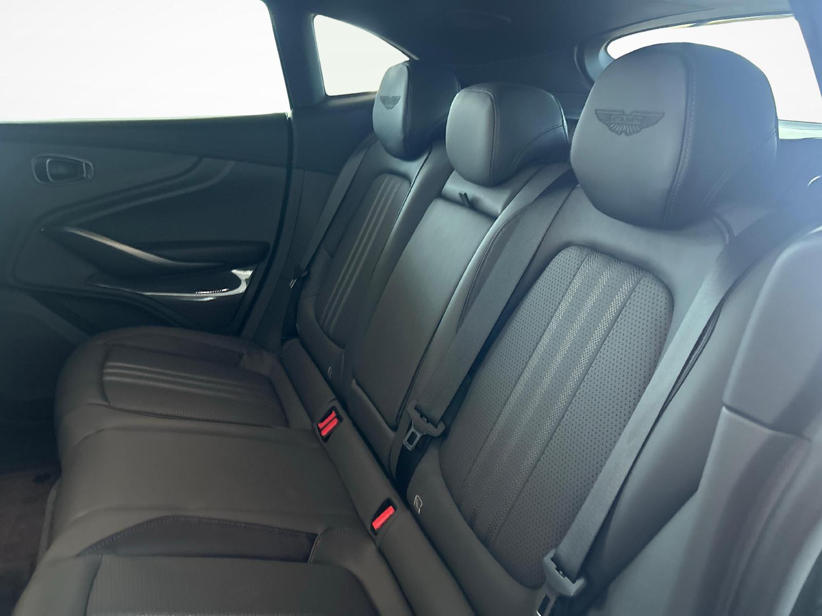 ASTON MARTIN DBX 707 4.0 V8 Bi-Turbo-image-10