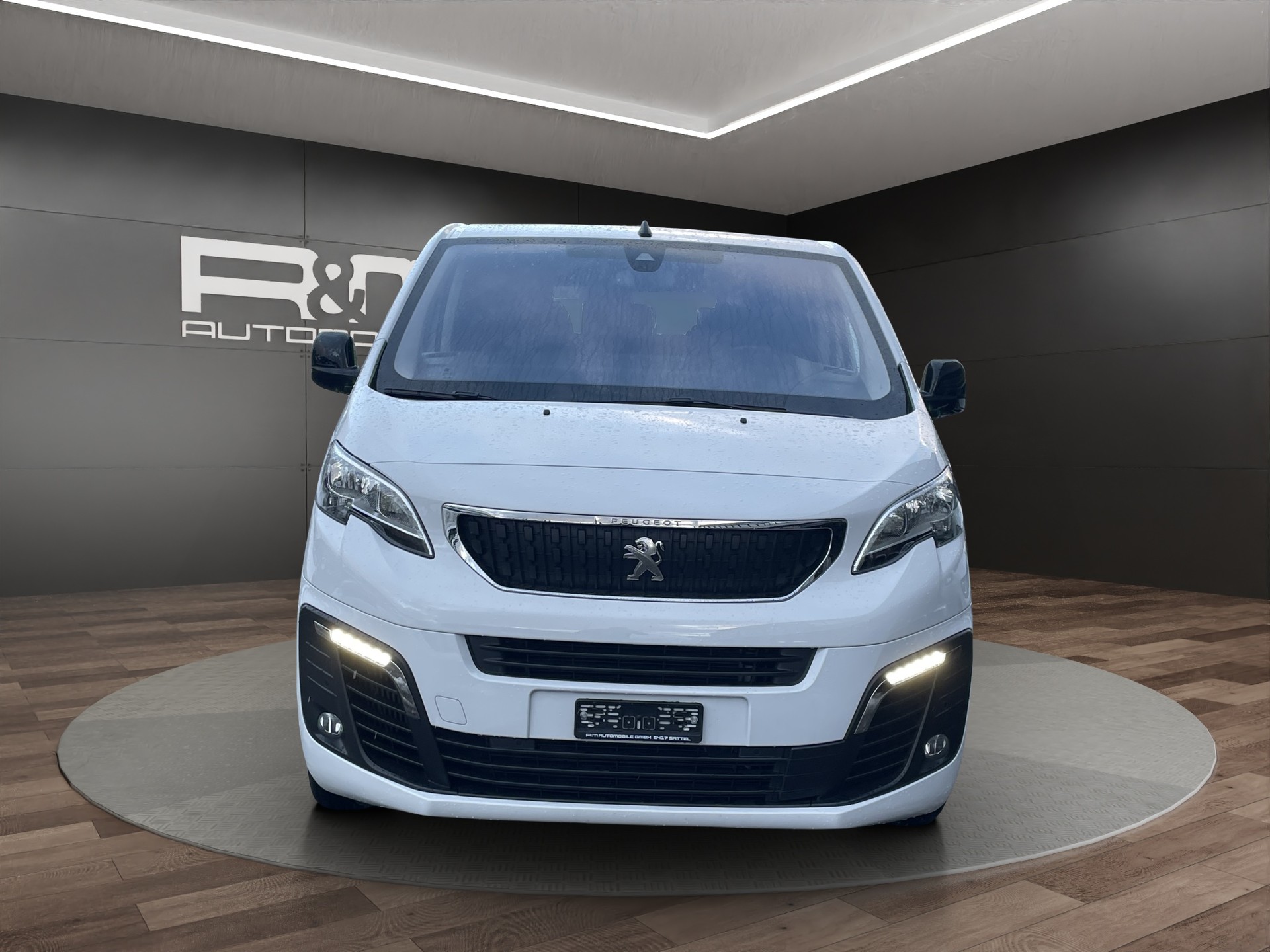 PEUGEOT Traveller 2.0 BlueHDi Business Standard EAT9-showroom-element-1