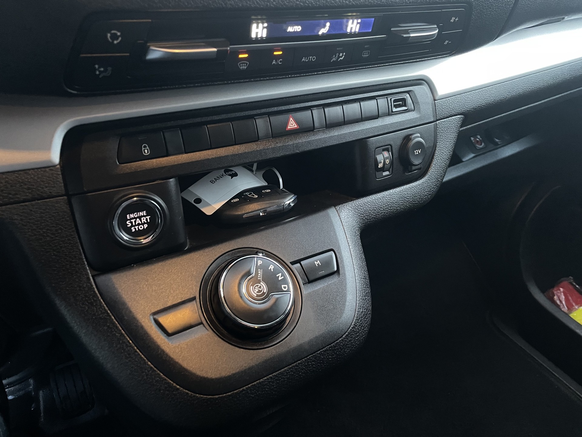 PEUGEOT Traveller 2.0 BlueHDi Business Standard EAT9-image-9
