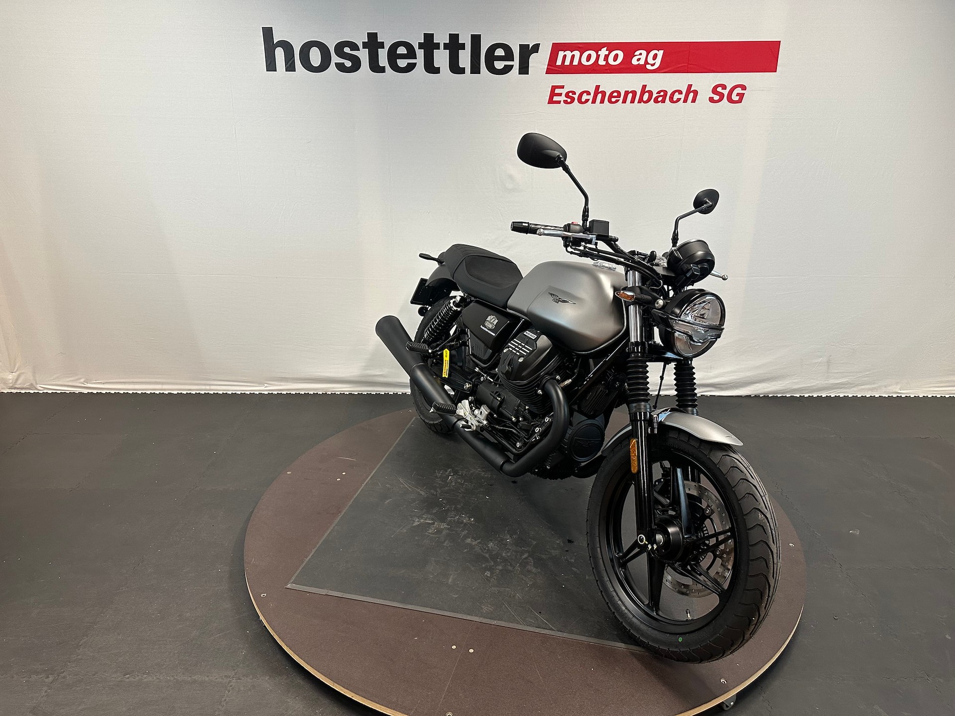 MOTO GUZZI V7-image-0