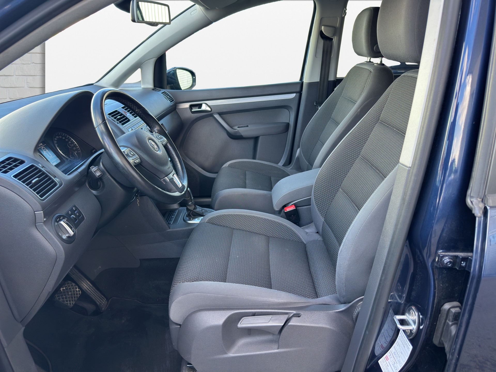 VW Touran 1.4 TSI Team DSG-image-11