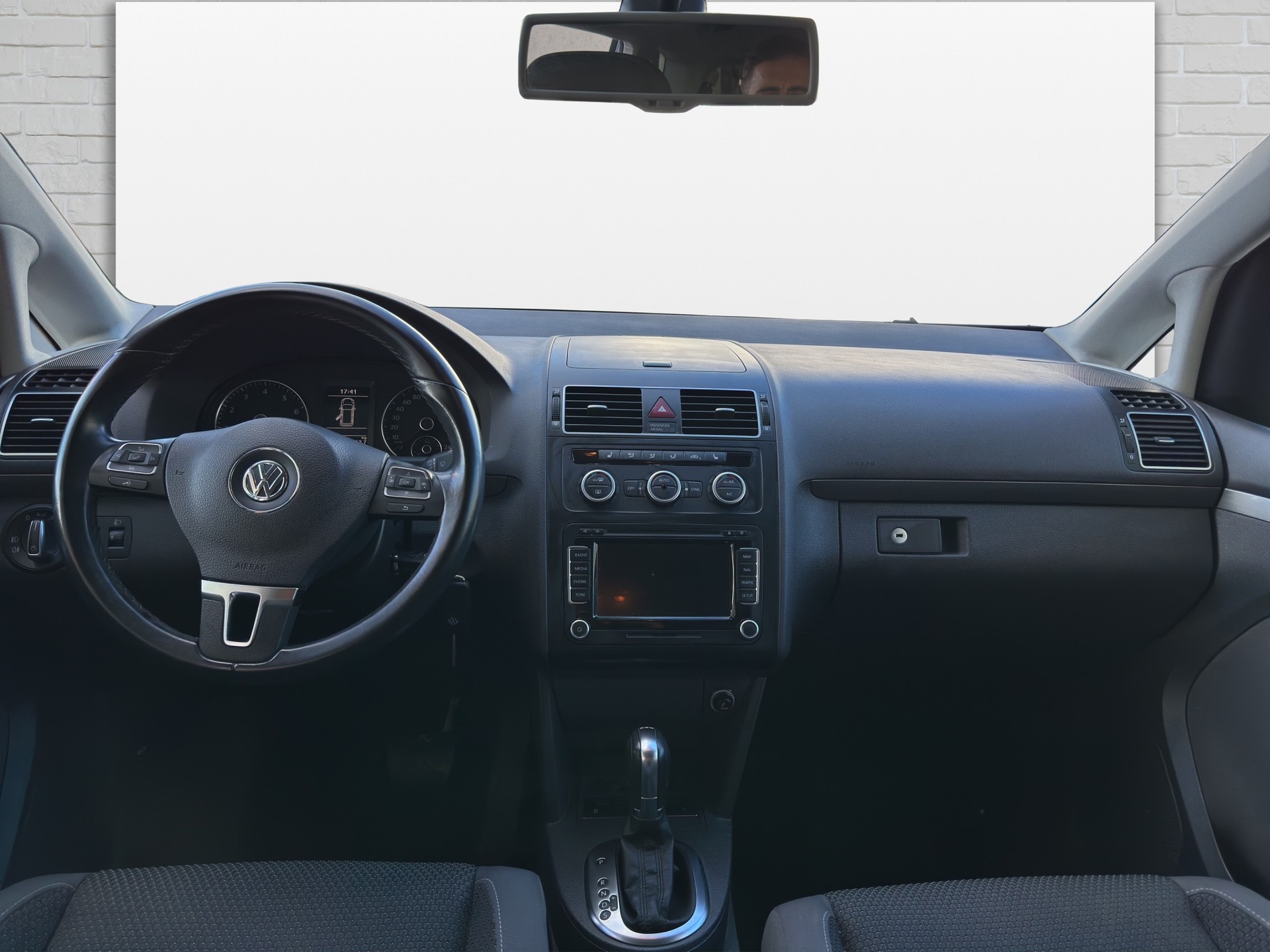 VW Touran 1.4 TSI Team DSG-image-8