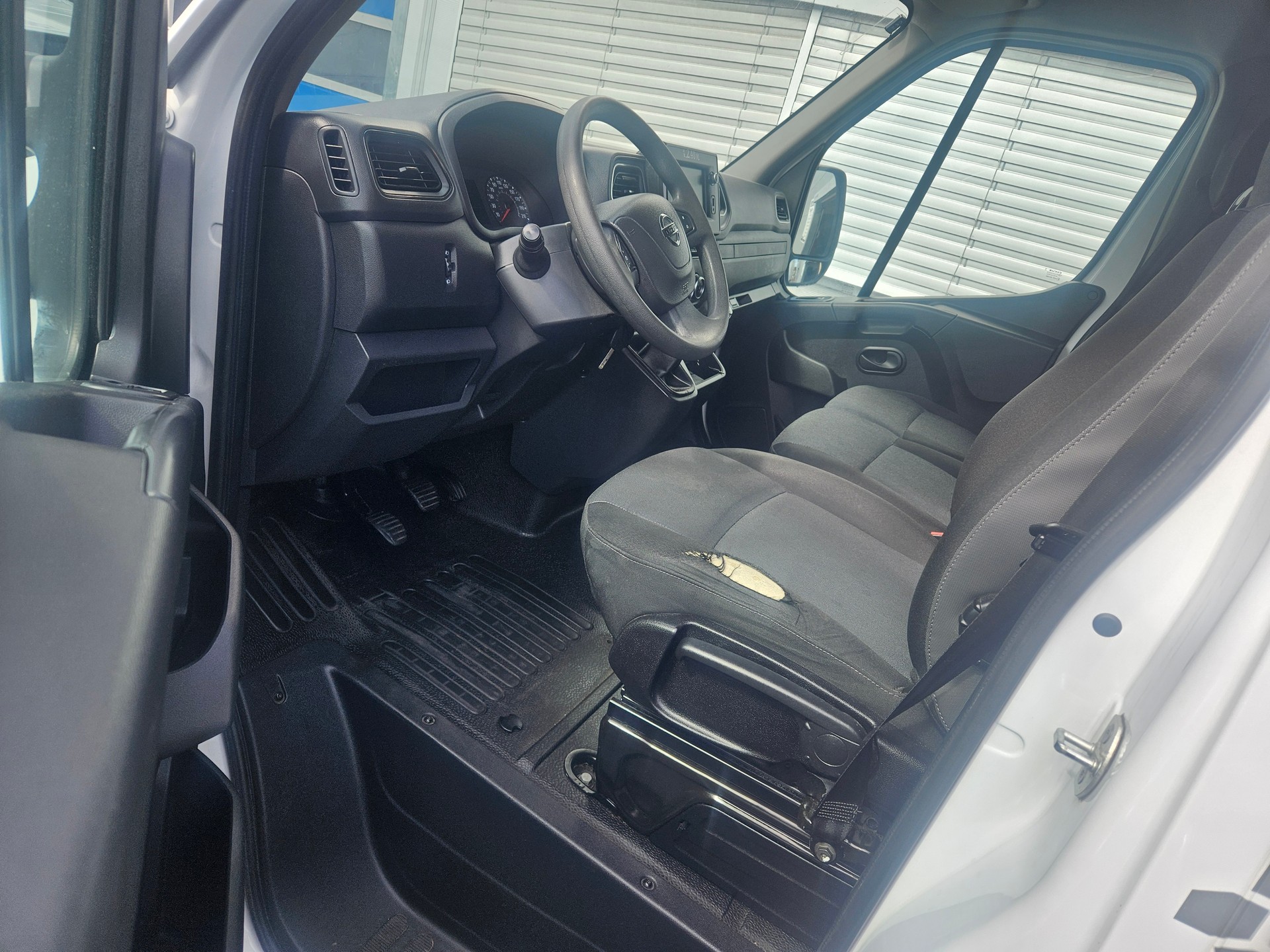 NISSAN NV400 F35.13 L2H2 FWD Comfort-image-13