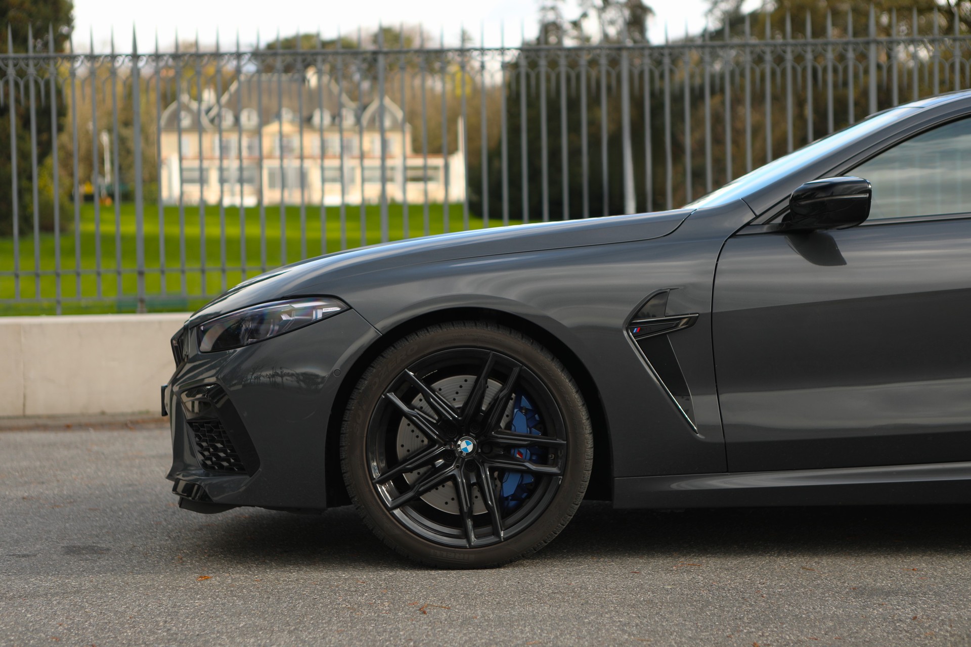 BMW M8 xDrive Steptronic M Competition-image-2