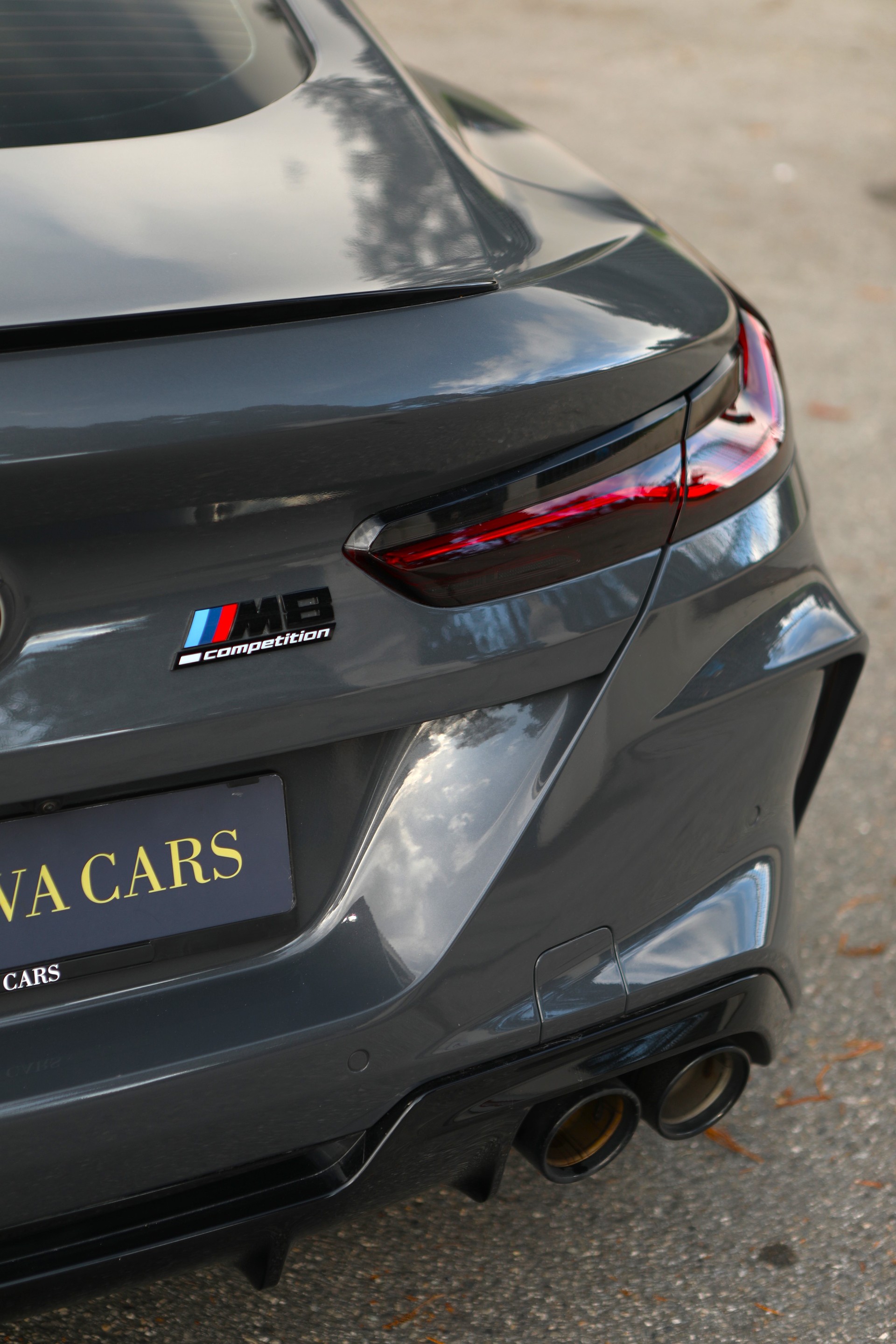 BMW M8 xDrive Steptronic M Competition-image-3