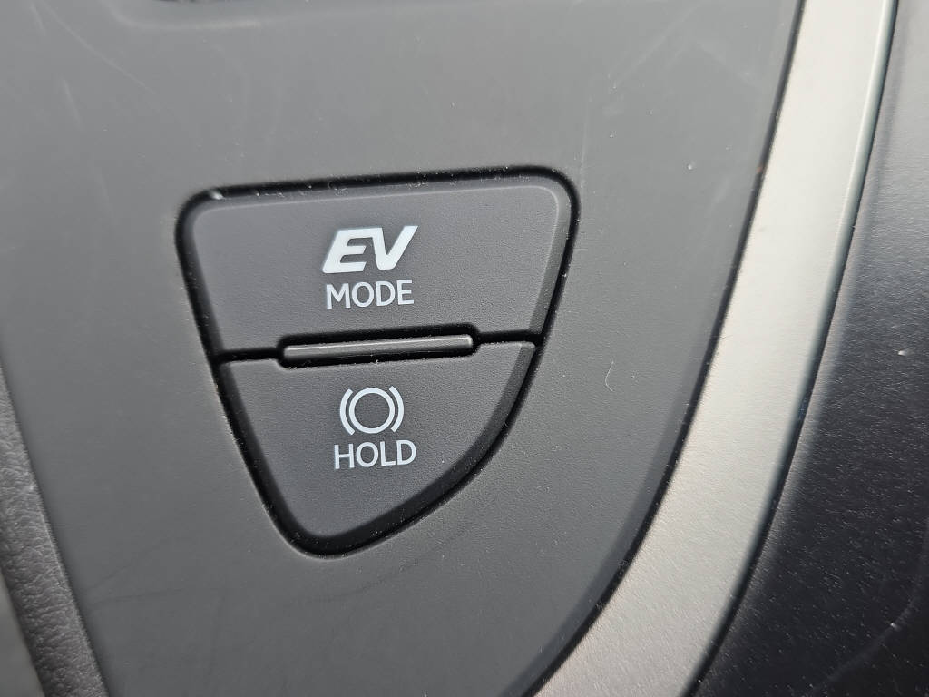 LEXUS UX 250h F-Line-image-23
