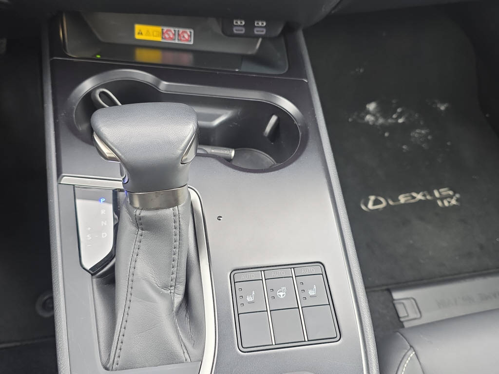 LEXUS UX 250h F-Line-image-20