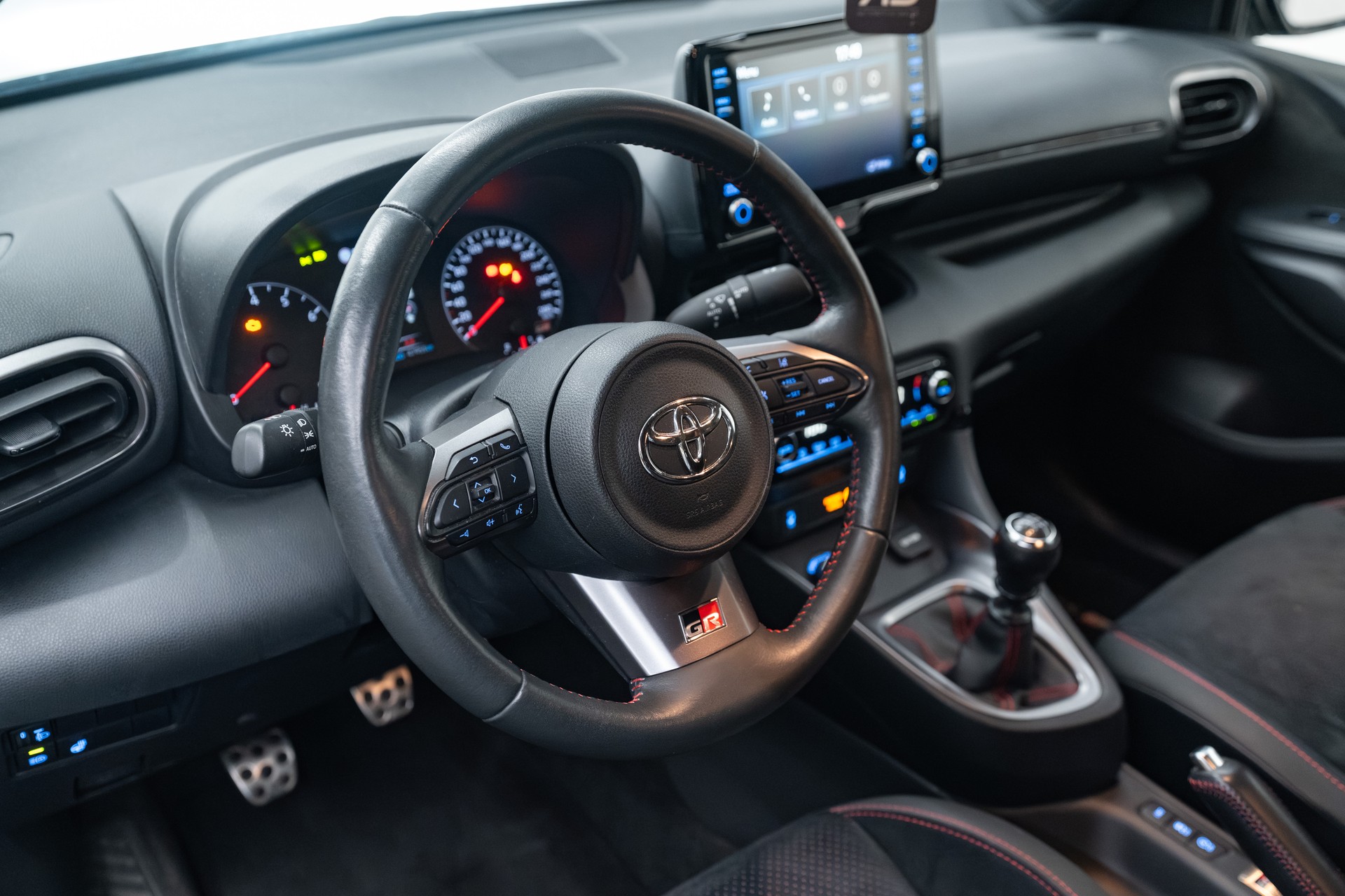 TOYOTA Yaris 1.6 GR Sport-image-8