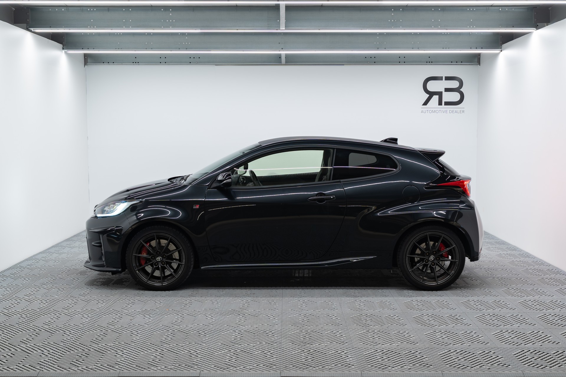 TOYOTA Yaris 1.6 GR Sport-image-2