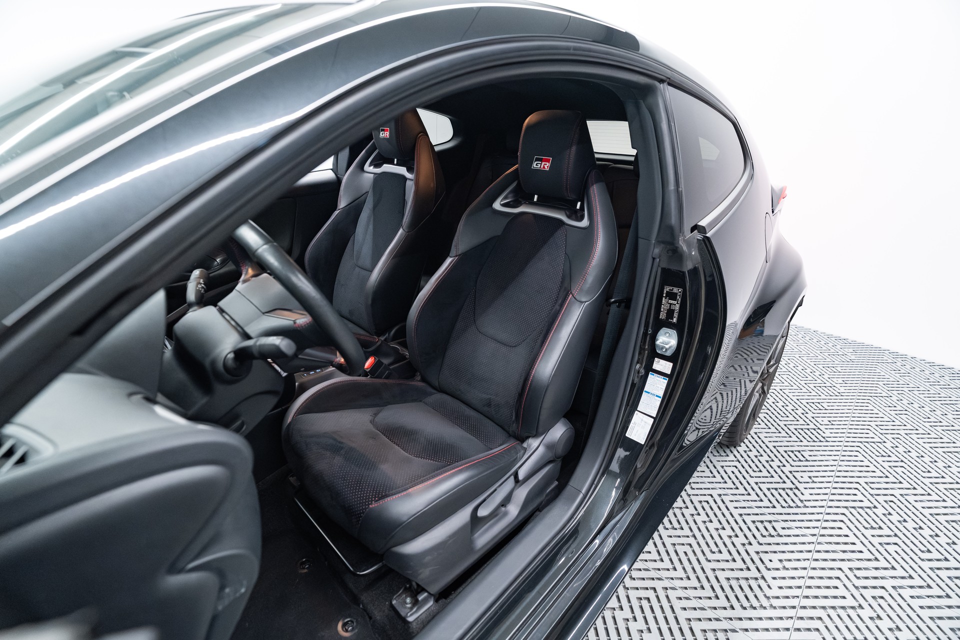 TOYOTA Yaris 1.6 GR Sport-image-6