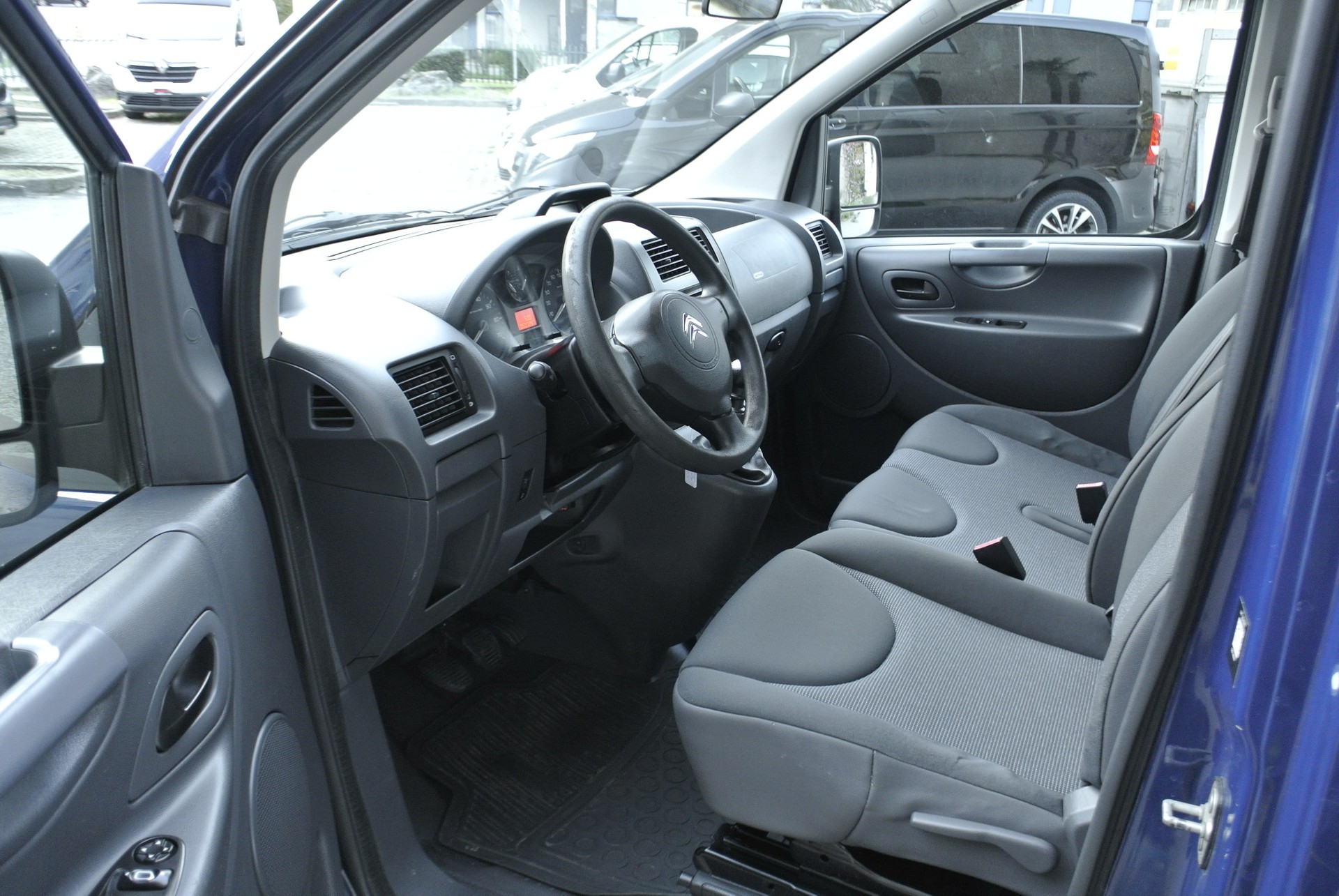 CITROEN Jumpy 2.0 HDi L2H1 Attraction-image-12