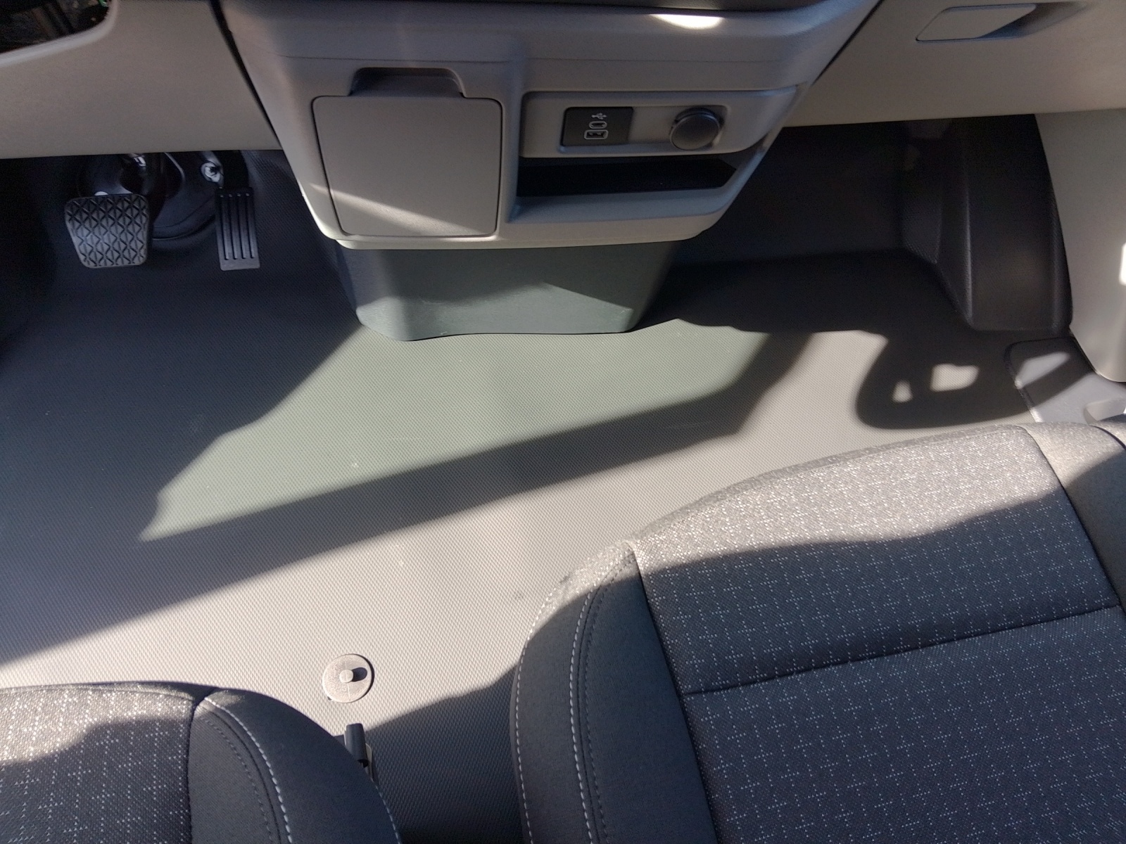 FORD Transit C Van 320 L1 2.0 EcoBlue 136 Trend-image-12