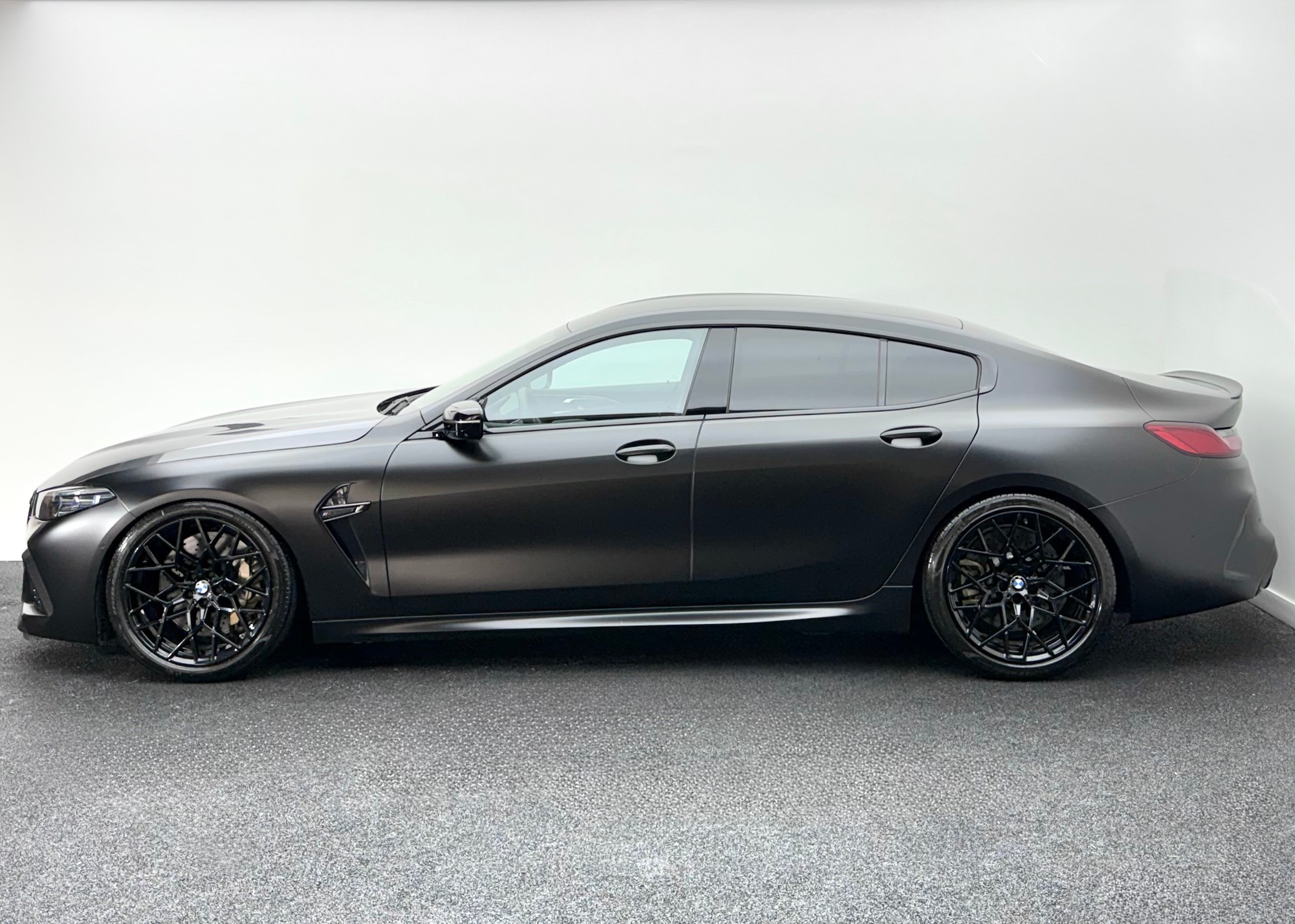 BMW M8 xDrive M Competition Steptronic-showroom-element-3