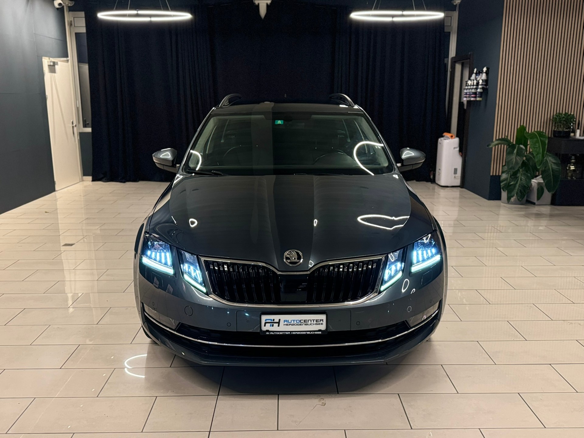 SKODA Octavia Combi 2.0 TDI Style 4x4-showroom-element-1
