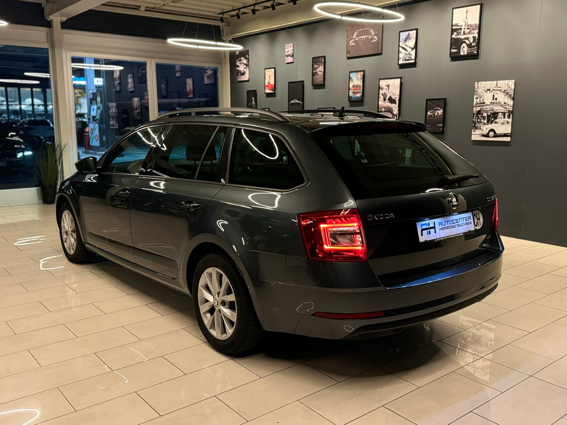 SKODA Octavia Combi 2.0 TDI Style 4x4-image-4