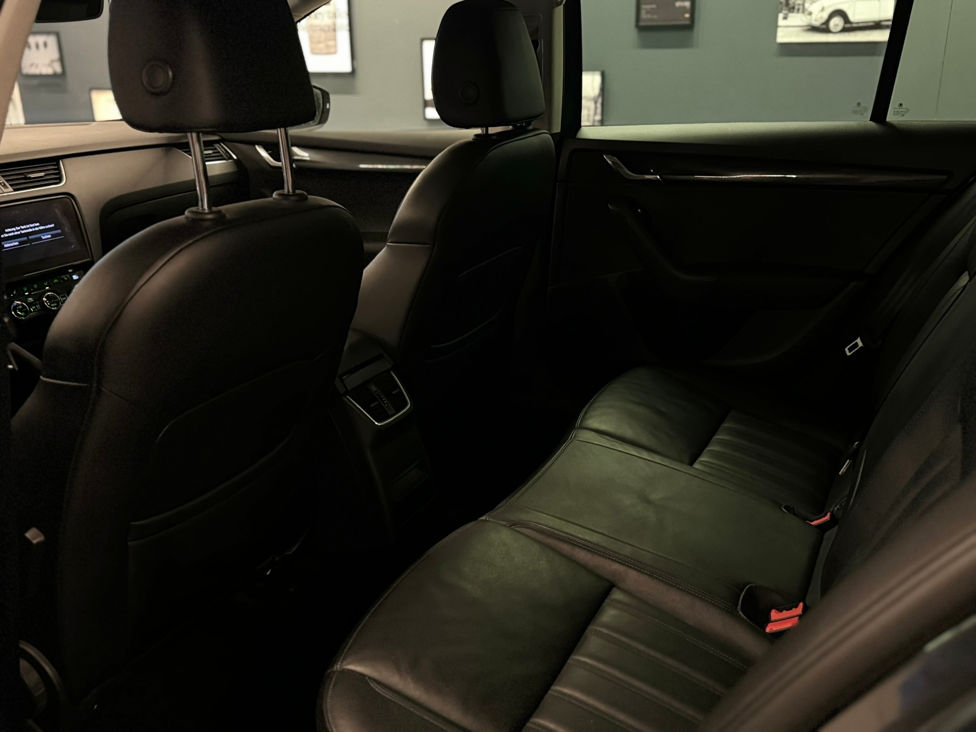 SKODA Octavia Combi 2.0 TDI Style 4x4-image-15